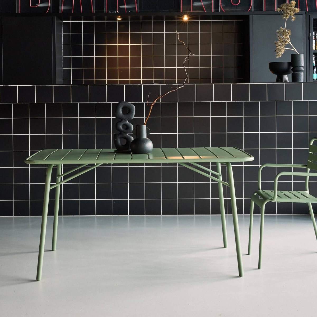 SWEEEK Table de jardin pliante métal 6 places, Amelia 141,2 x 80 x 72,5cm