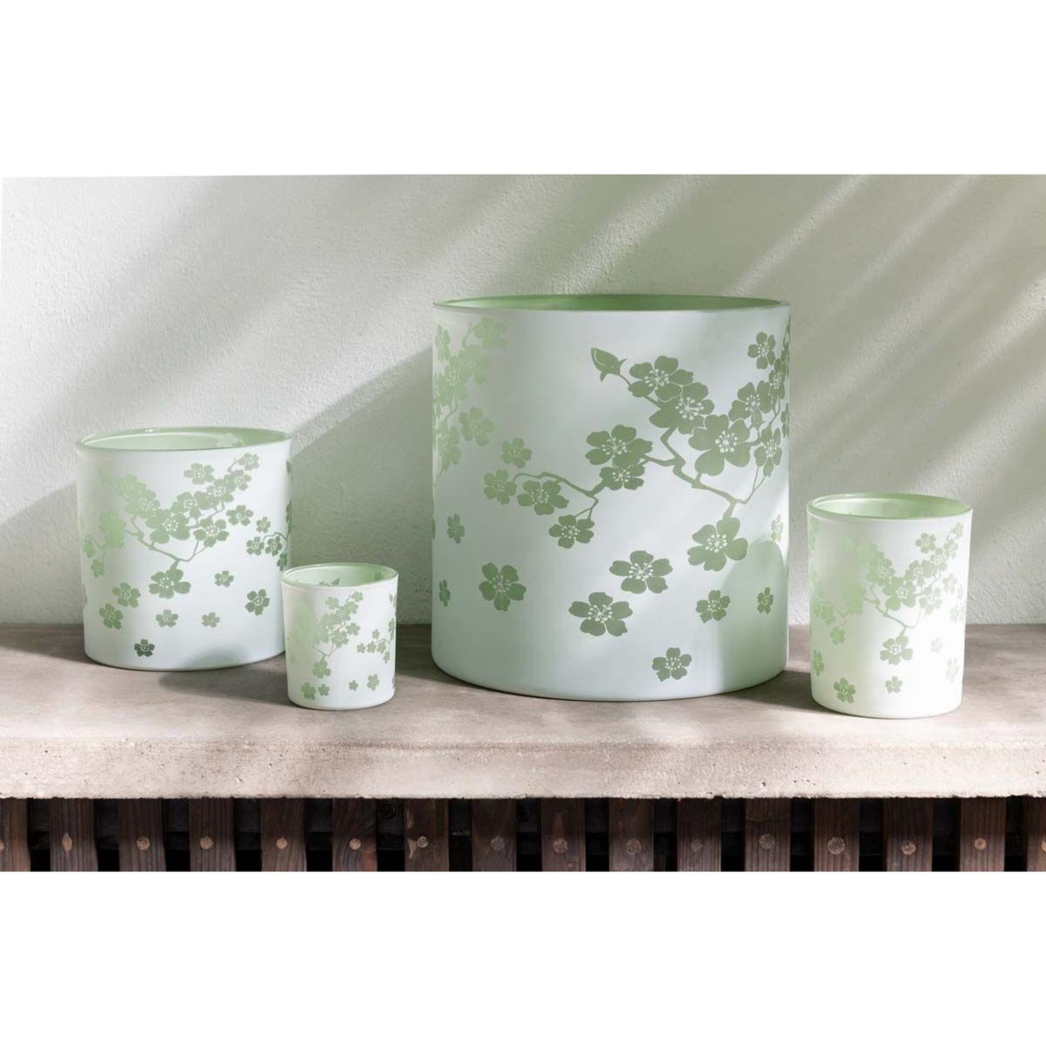 Voir la diapositive 4 : J-LINE Photophore Design en Verre  Fleurs  24cm Vert