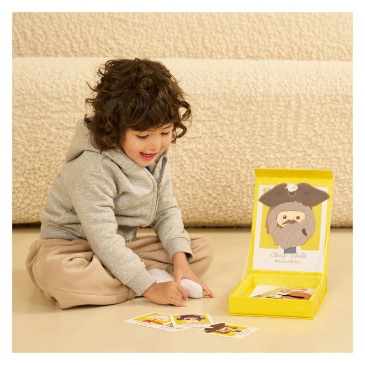 CLASSIC WORLD Classic World Magnetic Case Photo Faces Yellow 40054