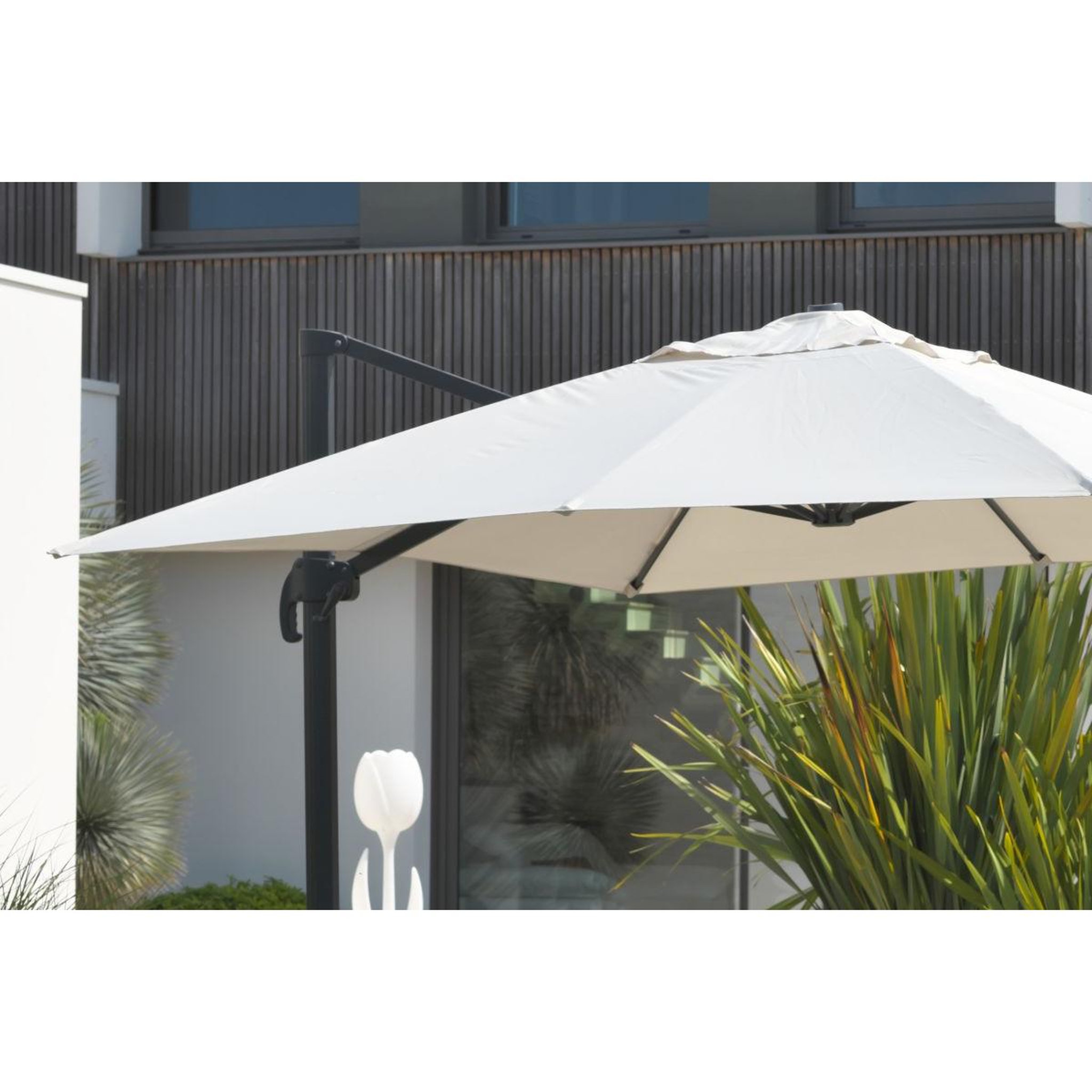 Voir la diapositive 2 : DCB GARDEN Parasol Déporté à Manivelle  Sevilla  250cm Gris
