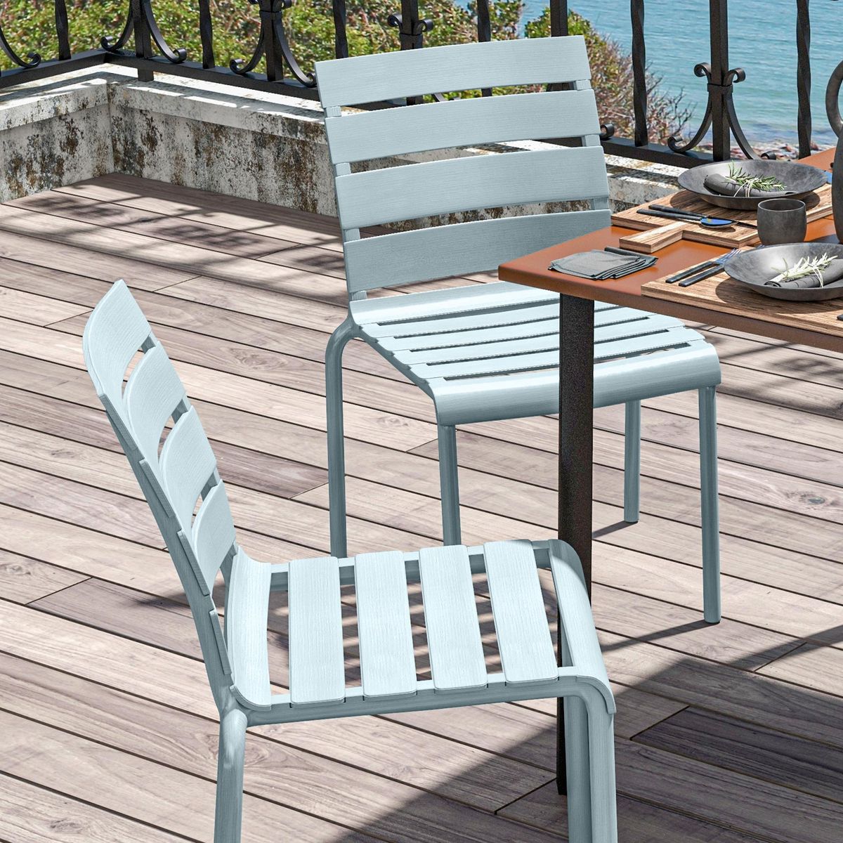 OUTSUNNY Lot de 4 chaises de jardin empilables avec assise et dossier à lattes gris