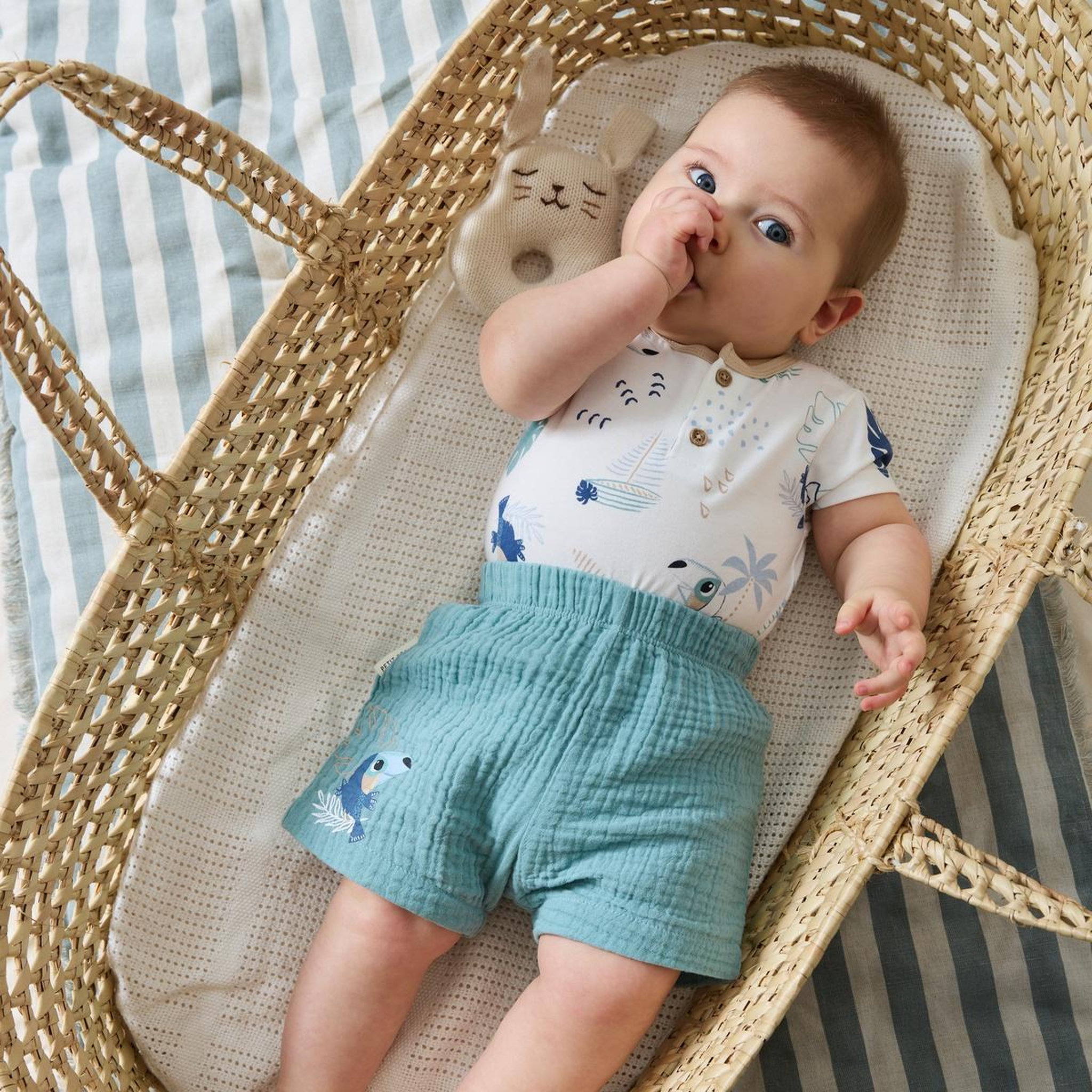Voir la diapositive 6 : Petit Béguin Ensemble body bébé et short en gaze de coton toucana
