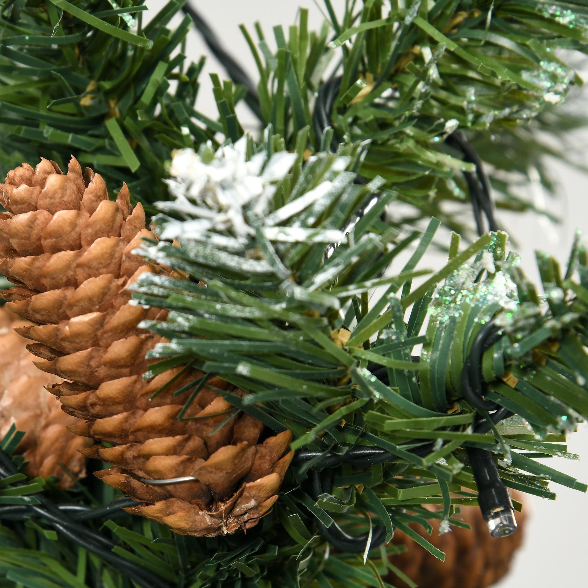 Voir la diapositive 4 : HOMCOM Sapin de Noël artificiel lumineux LED x 250 blanc chaud 30 pommes de pin H. 180 cm 703 branches vert effet neige