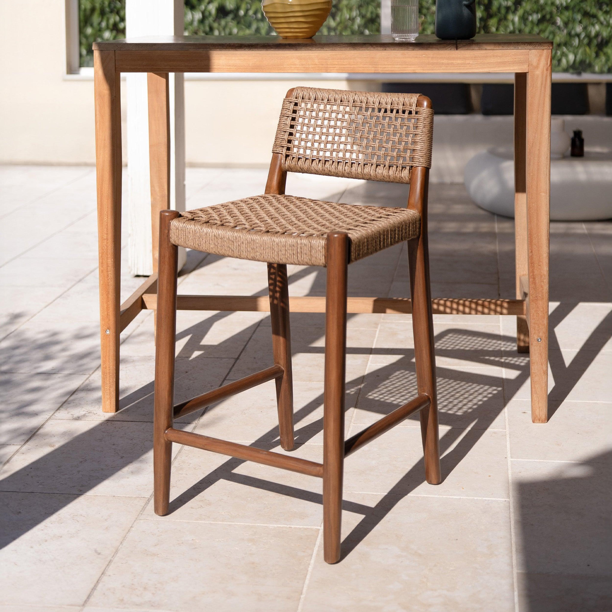 Voir la diapositive 2 : MAISON PAVANE Chaise pour îlot central de jardin 65 cm en teck vernis-yaba
