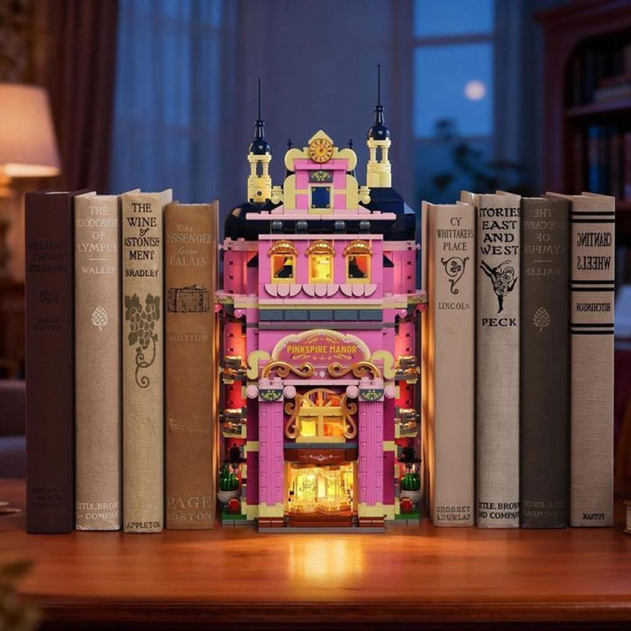 Voir la diapositive 4 : Kit maison de construction à LED Pinkspire Manor rose, 1815 pièces avec voiture et fontaine