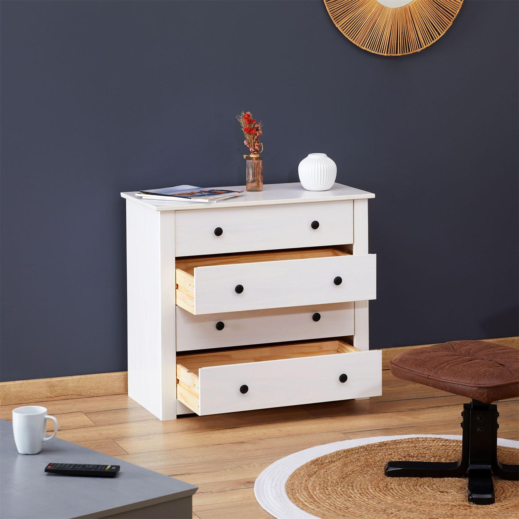 Voir la diapositive 4 : IDIMEX Commode chambre PAULO L 73 cm en bois massif blanc avec 4 tiroirs, meuble de rangement à vêtement