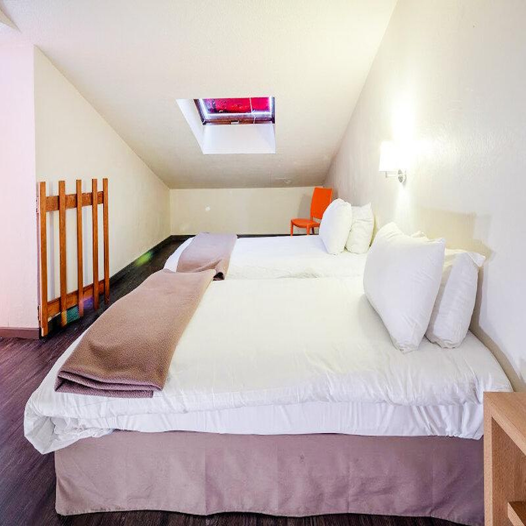 Voir la diapositive 3 : Smartbox Escapade ensoleillée en famille : 3 jours en chambre duplex près de toulon - coffret cadeau séjour