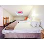 Voir la diapositive 3 : Smartbox Escapade ensoleillée en famille : 3 jours en chambre Duplex près de Toulon - Coffret Cadeau Séjour