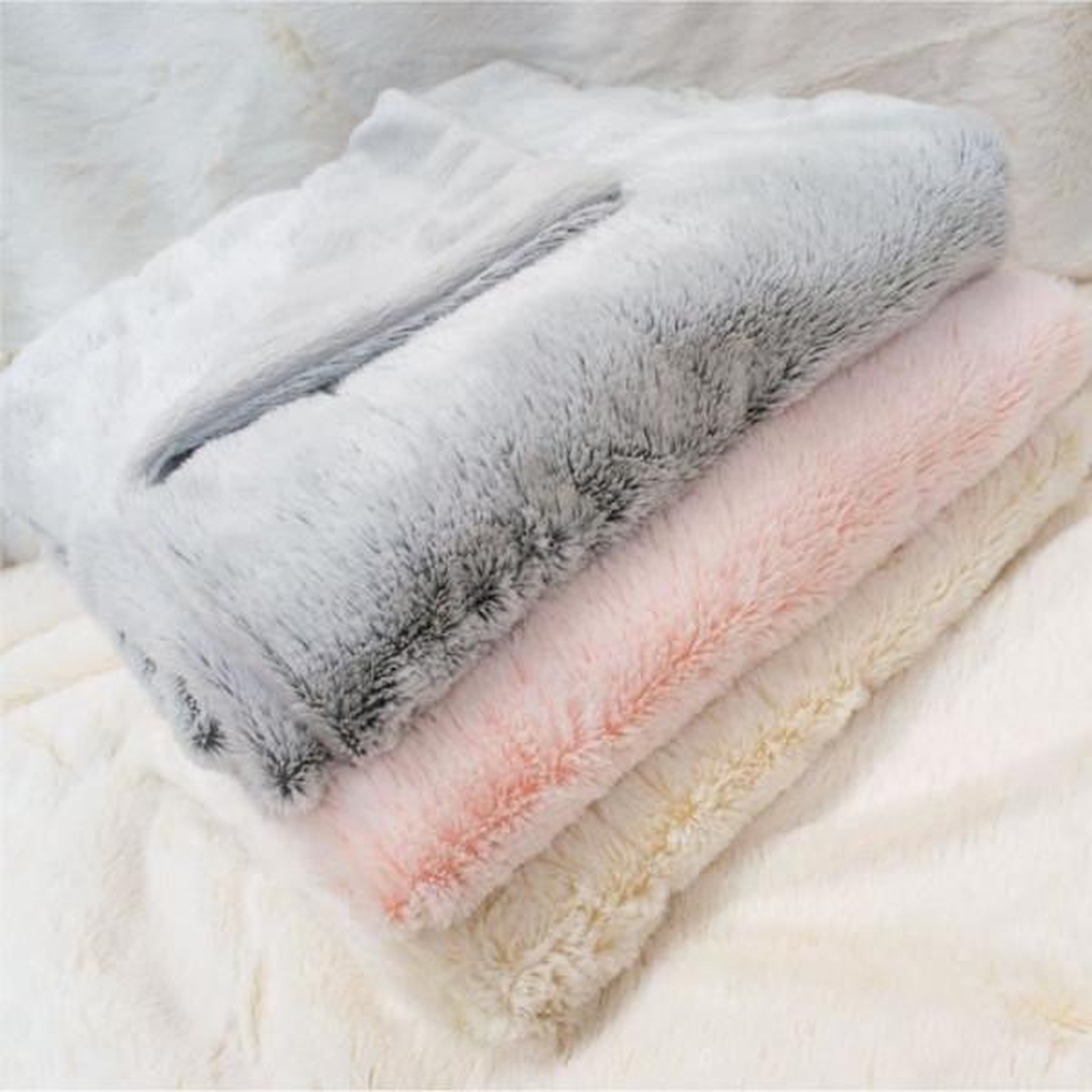Voir la diapositive 2 : DOMIVA Couverture Snow doublée Microdoux - Crème