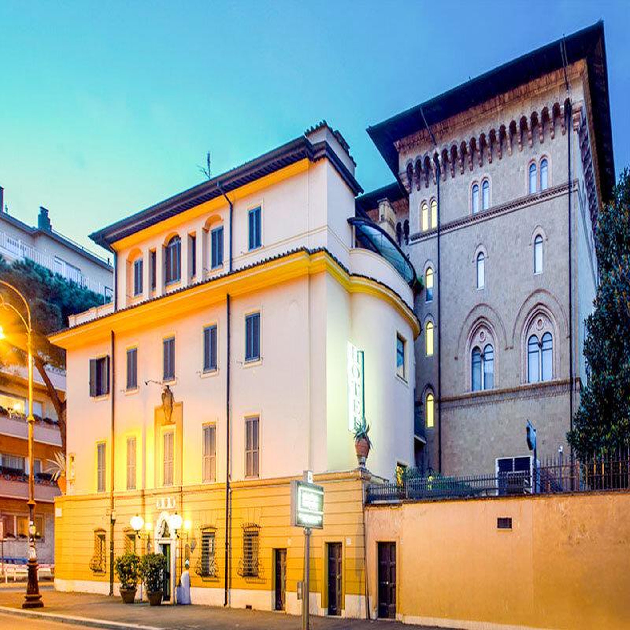 Voir la diapositive 2 : Smartbox Séjour à rome : 3 jours en hôtel 4* avec tour en vélo - coffret cadeau séjour