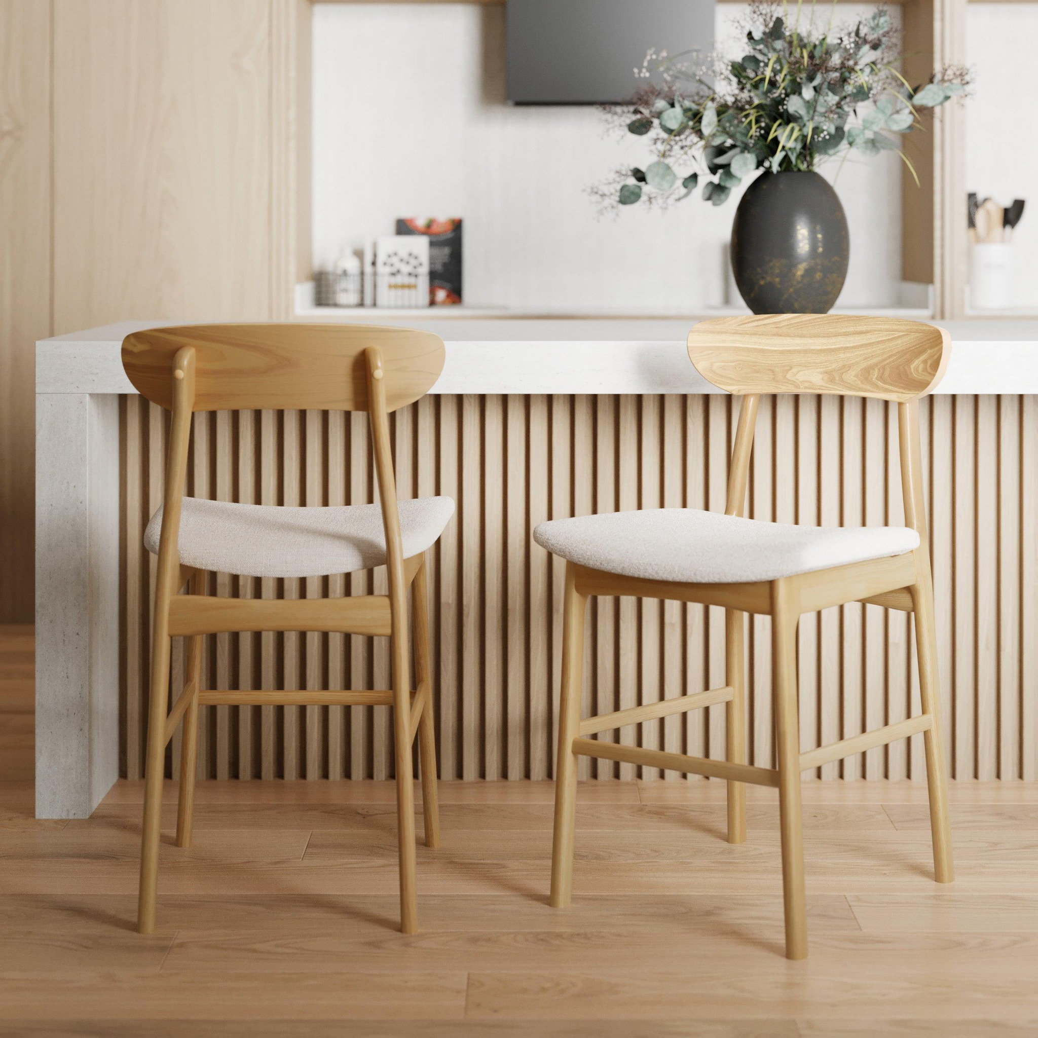 Voir la diapositive 2 : MAISON PAVANE Lot de 2 chaises pour îlot central 66 cm en tissu beige et bois-lana