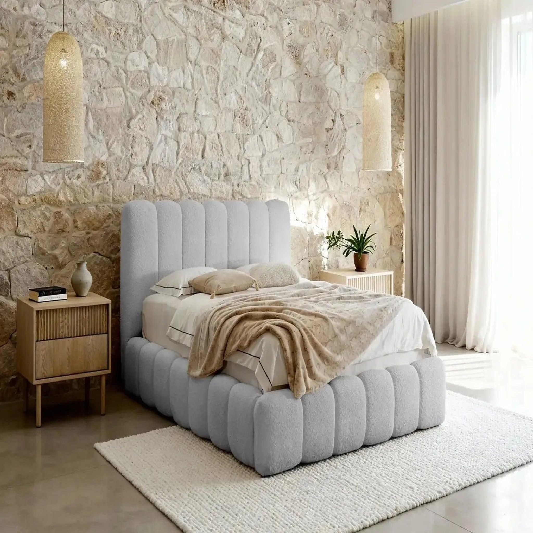 Voir la diapositive 2 : CASANOVA PARIS Garance - lit coffre tissu chenille