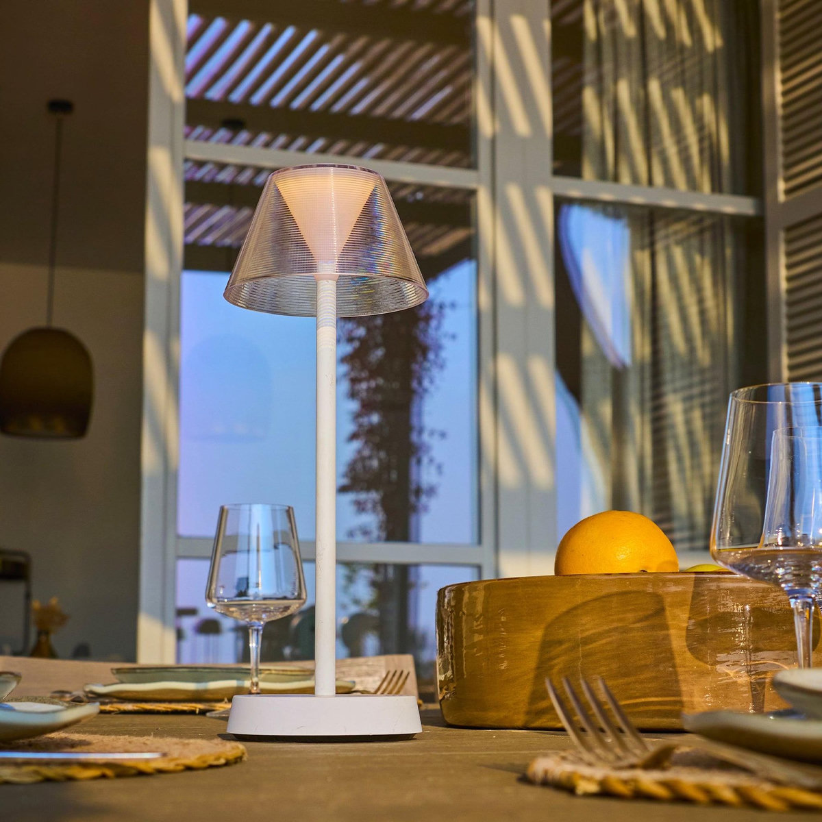 Lumisky Lampe de table sans fil LED BEVERLY Blanc Plastique H34CM