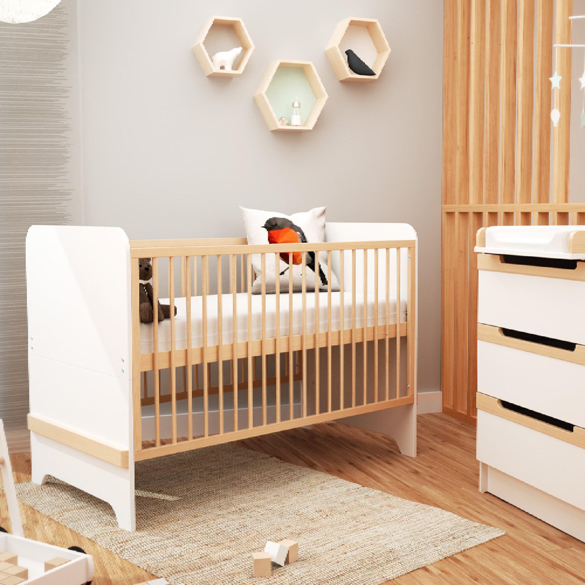 Voir la diapositive 2 : JURABABY Lit bébé évolutif en bois carrousel blanc et hêtre verni 70 x 140 cm