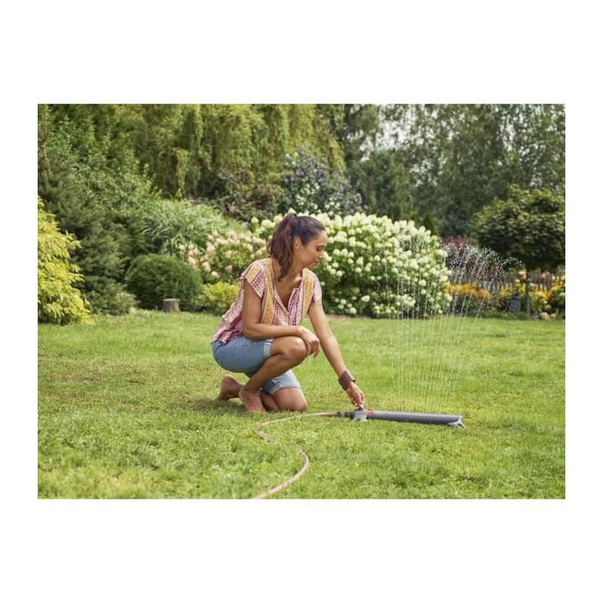 Voir la diapositive 4 : Gardena Arroseur oscillant AquaZoom M - arrosage 9 à 250 m² - portée 3 à 18 m - largeur 3 à 14 m