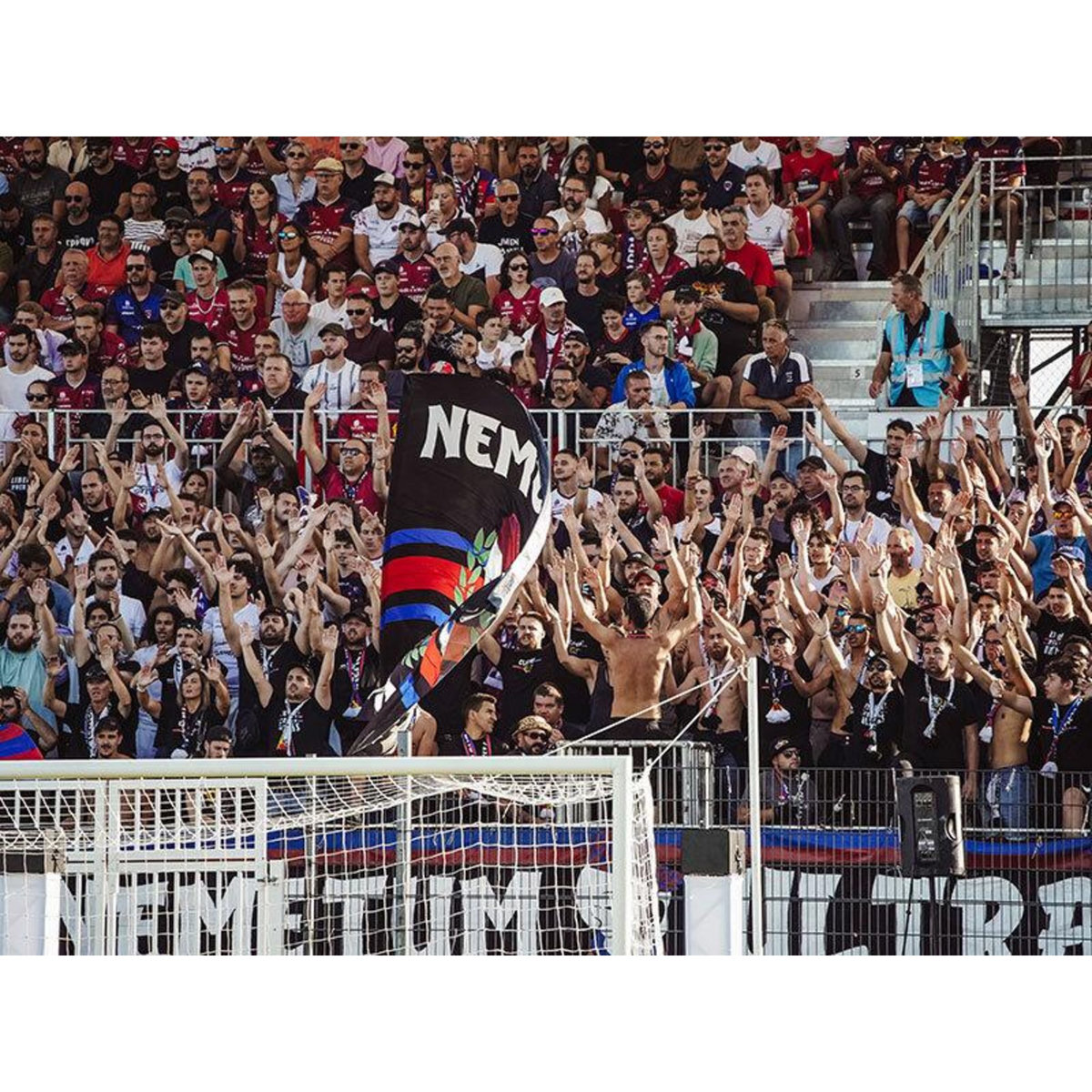 Smartbox Clermont Foot 63 : bon cadeau de 89,90 € sur la billetterie pour un match au choix pour 2 personnes - Coffret Cadeau Multi-thèmes