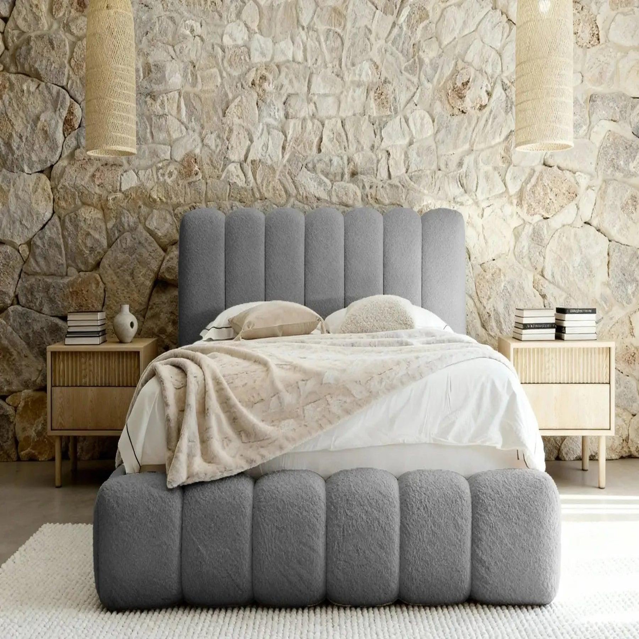 Voir la diapositive 3 : CASANOVA PARIS Garance - lit coffre tissu chenille