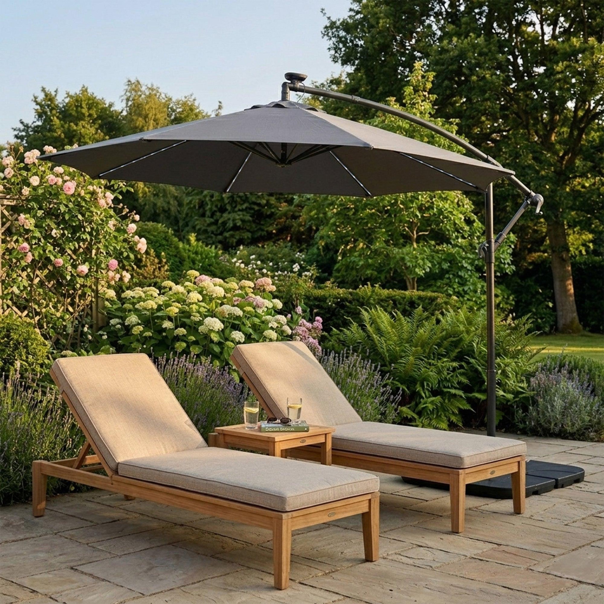 Voir la diapositive 4 : Monster Parasol Banane à Mât Déporté à LED 3 m & Pied Carré
