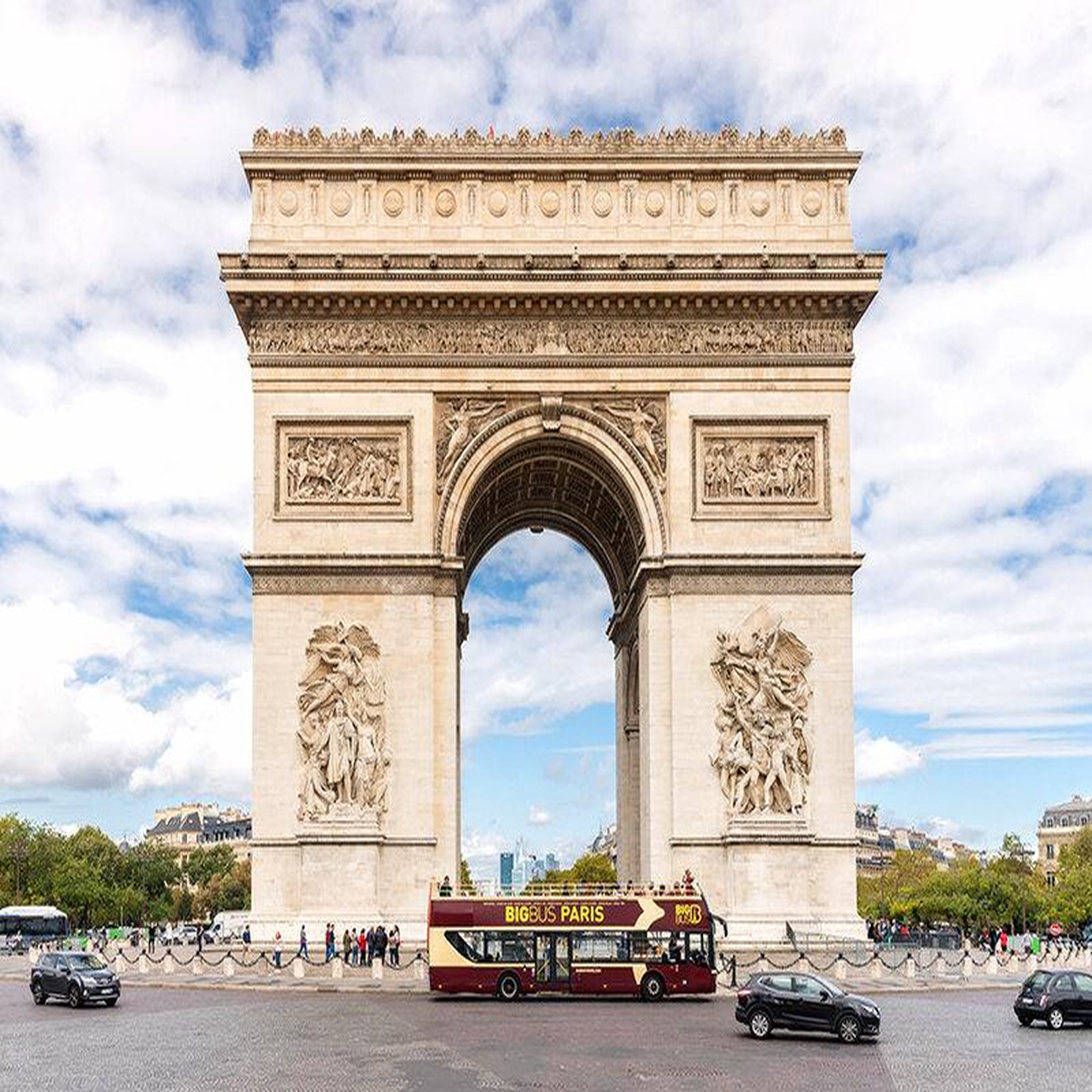 Voir la diapositive 4 : Smartbox Journée touristique à paris en bus hop on, hop off à impériale - coffret cadeau sport & aventure