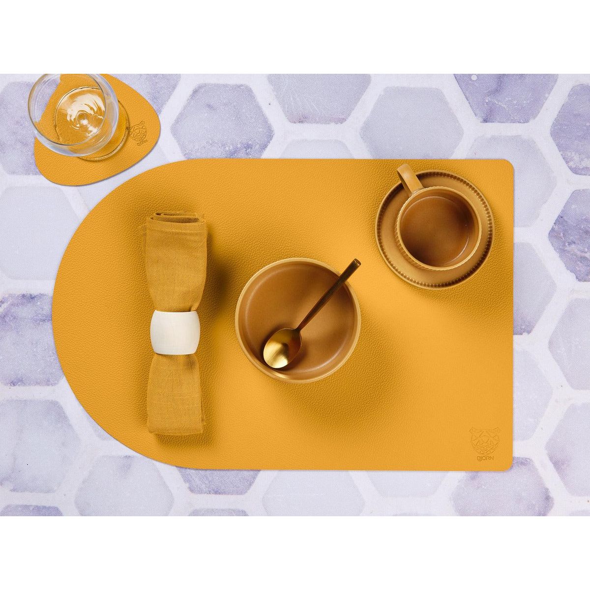 BJORN Set de table rectangovale réversible - 6 pièces - Cuir recyclé jaune moutarde et vert sapin