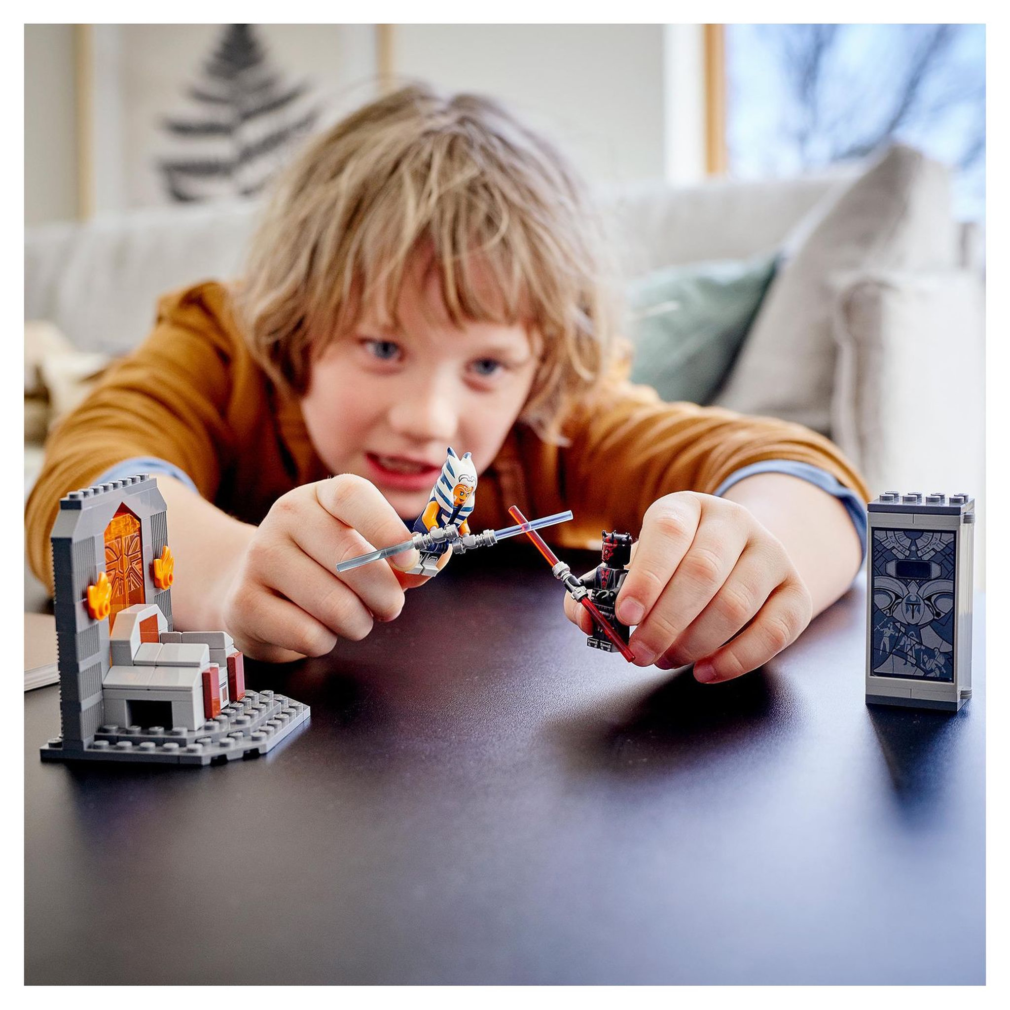 Voir la diapositive 7 : LEGO Star Wars 75310 Duel sur Mandalore 