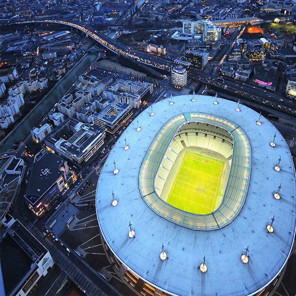 Smartbox Visite des coulisses du Stade de France en famille pour 2 adultes et 2 enfants - Coffret Cadeau Sport & Aventure