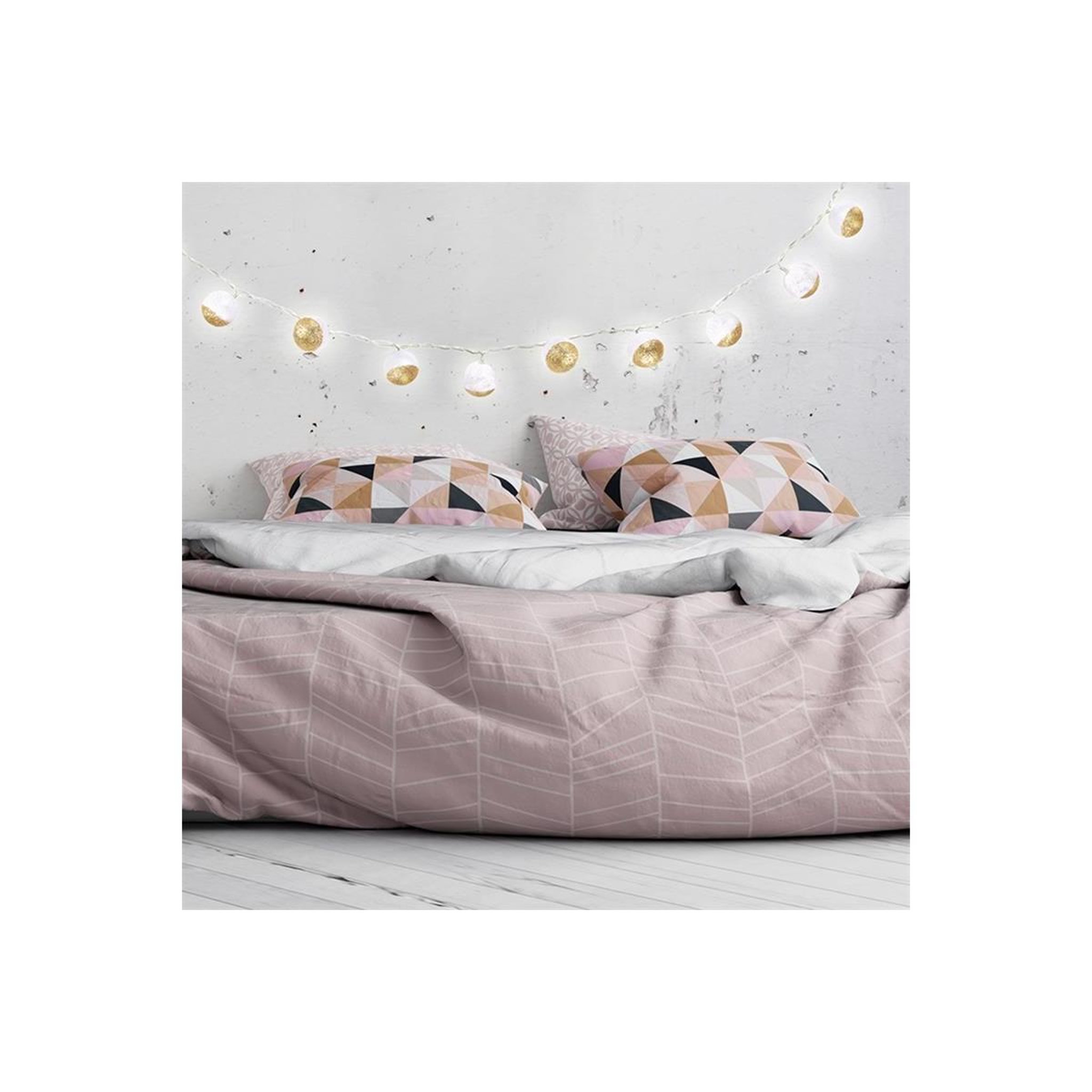 Voir la diapositive 4 : The Home Deco Factory Guirlande lumineuse à led  10 boules  192cm or & blanc