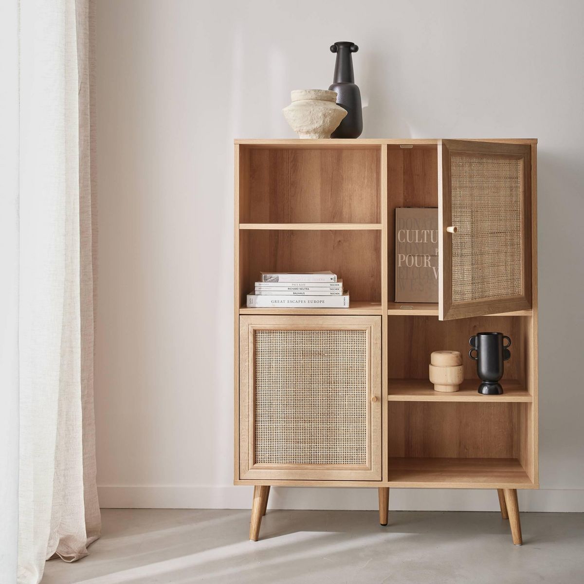 SWEEEK Buffet de rangement cannage et effet bois. buffet haut. vaisselier. 2 portes et 2 étagères style bohème 90cm