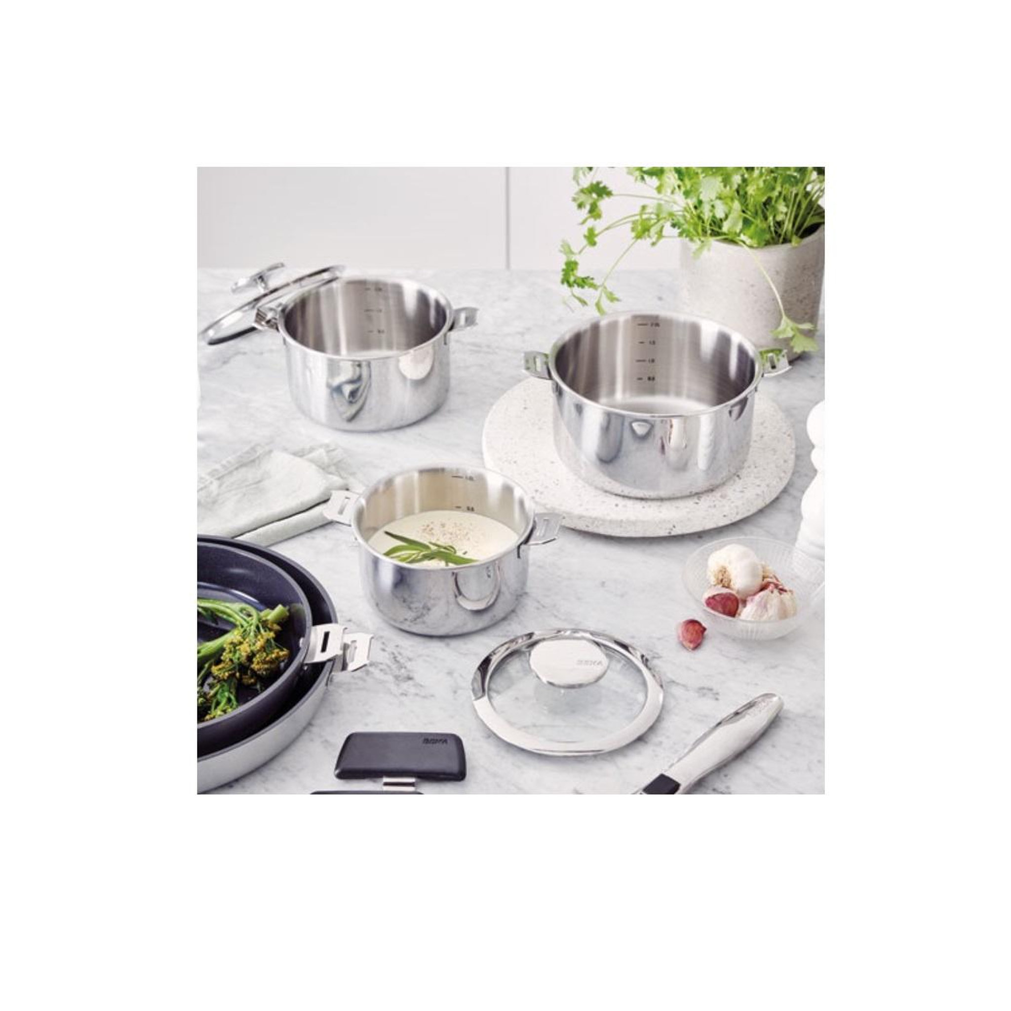 Voir la diapositive 3 : Beka Série de 3 casseroles inox 16/18/20cm - 101210