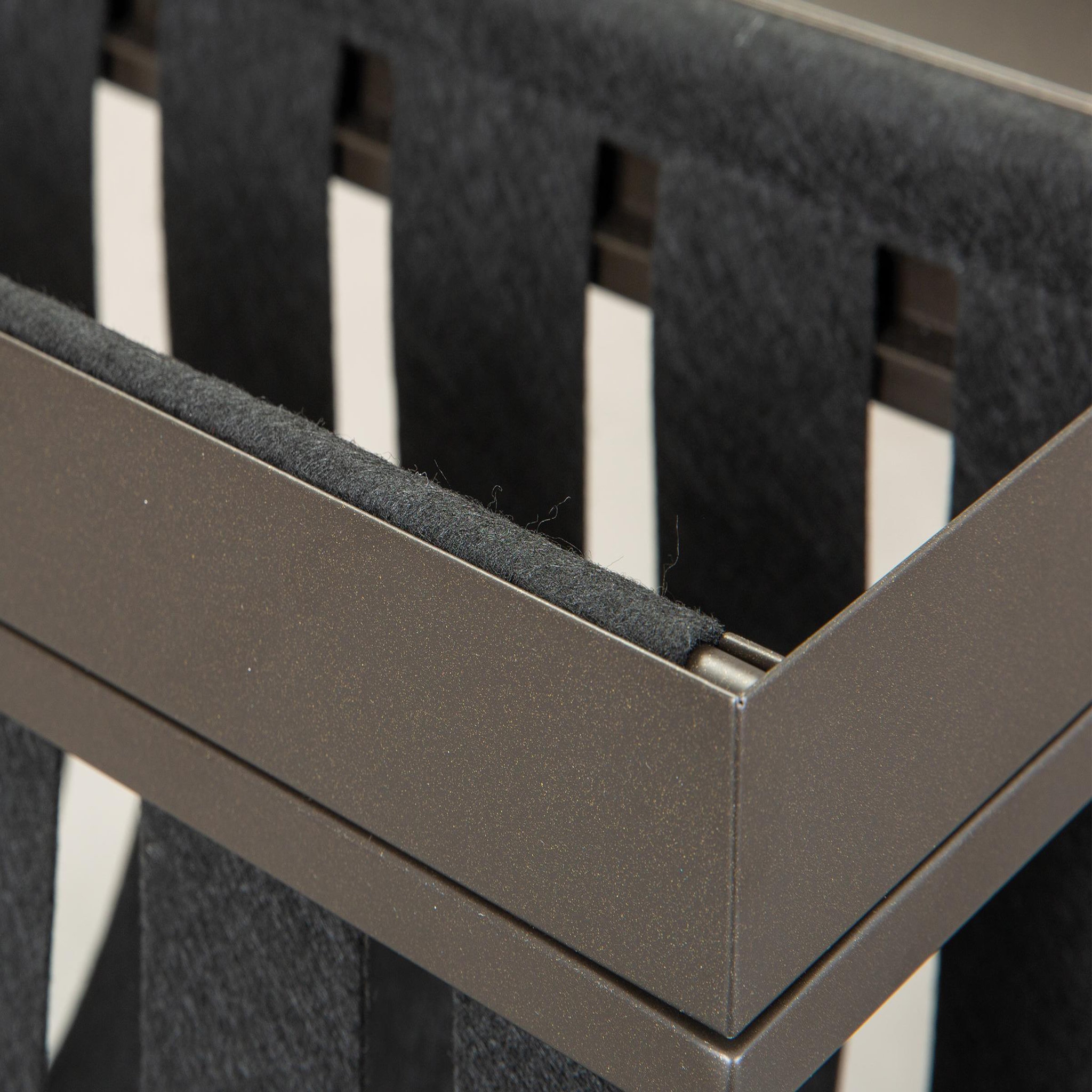 Voir la diapositive 4 : INTERLINK Table d'appoint CLUB NY MAGAZIN
