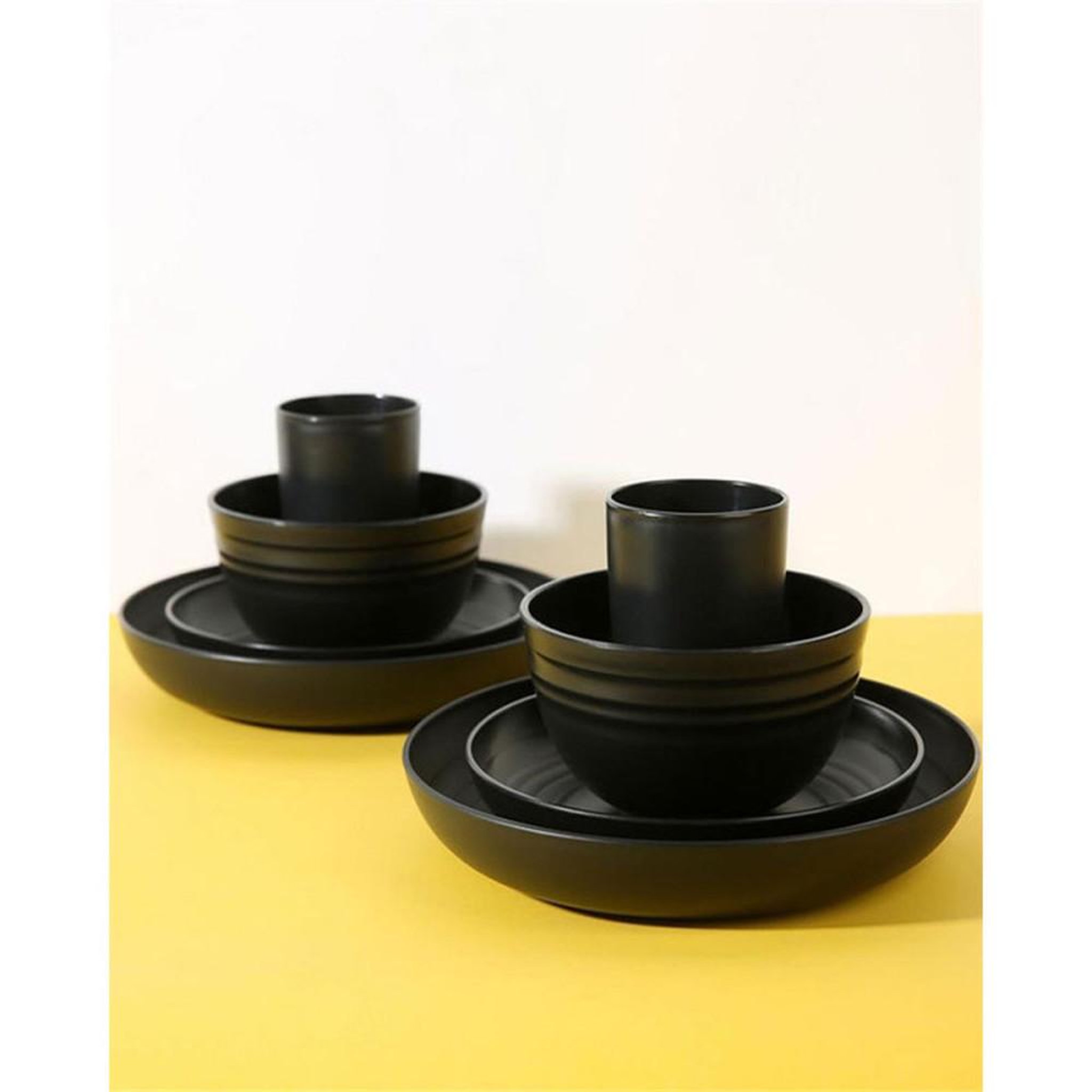 Voir la diapositive 2 : Service de table 16 pièces noir mat en PP sans BPA pour 4 : assiettes, bols et verres