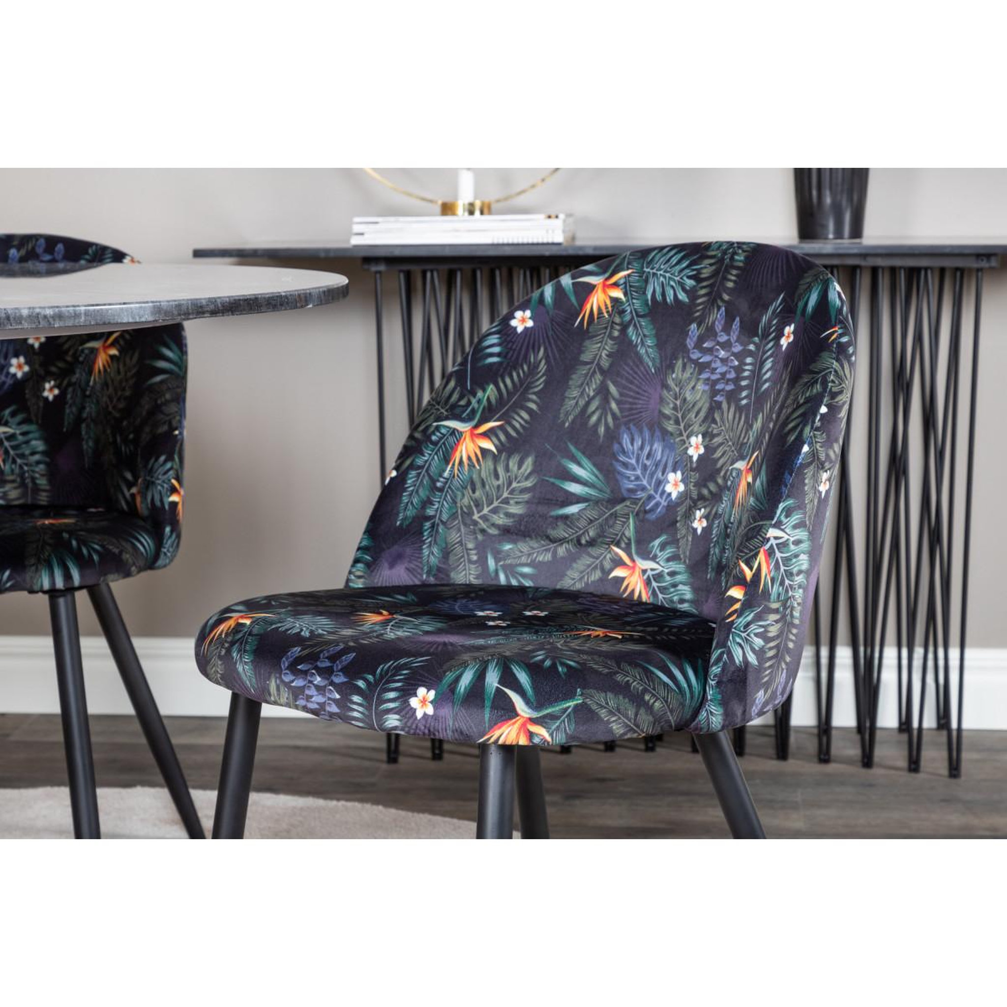 Voir la diapositive 5 : Paris Prix Ensemble table à manger & 4 chaises  estelle ii & velvet  106cm gris foncé & noir