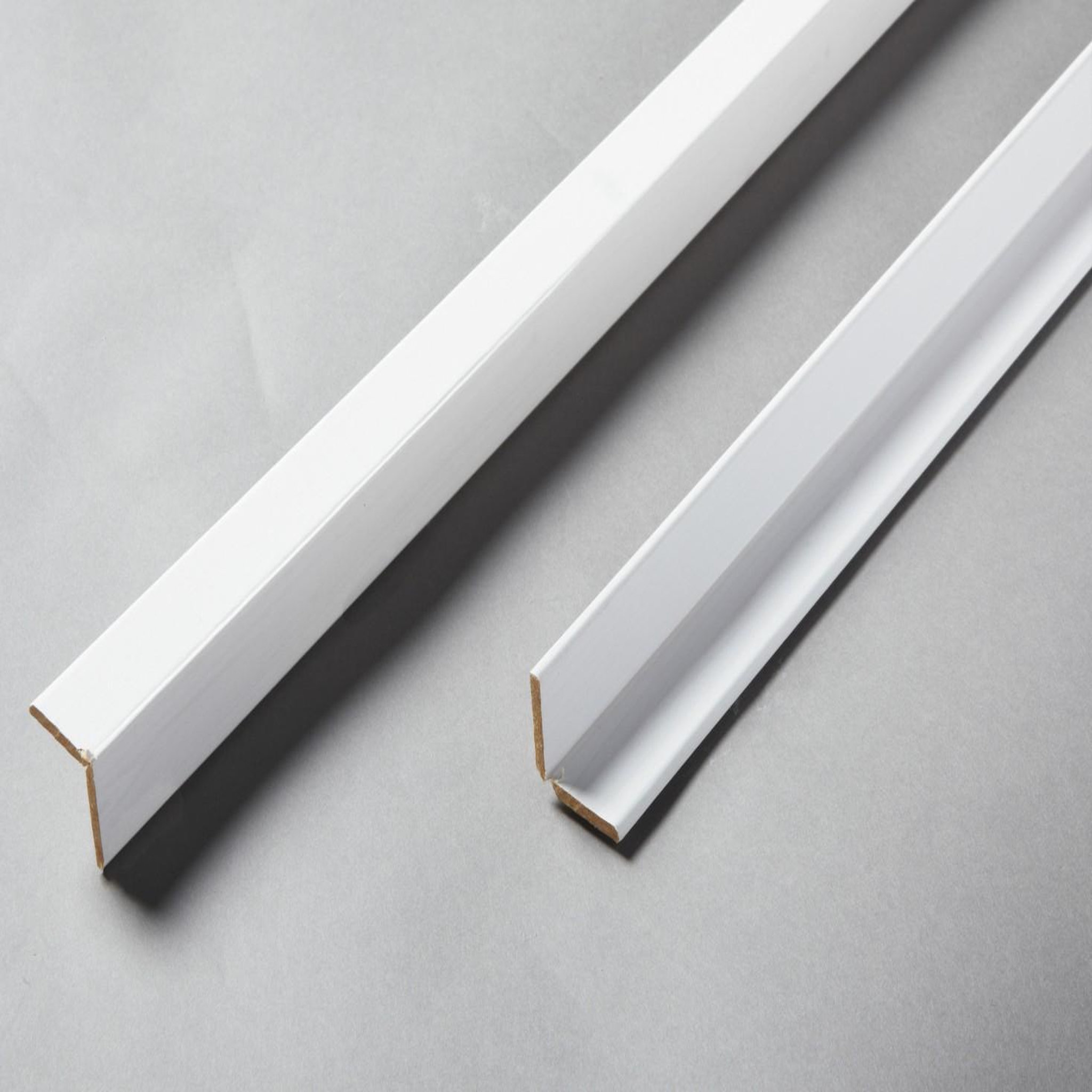 CENTRALE BRICO Angle intérieur / extérieur pour lambris revêtu 2.2 x 2.2 cm, l. 2.6 m