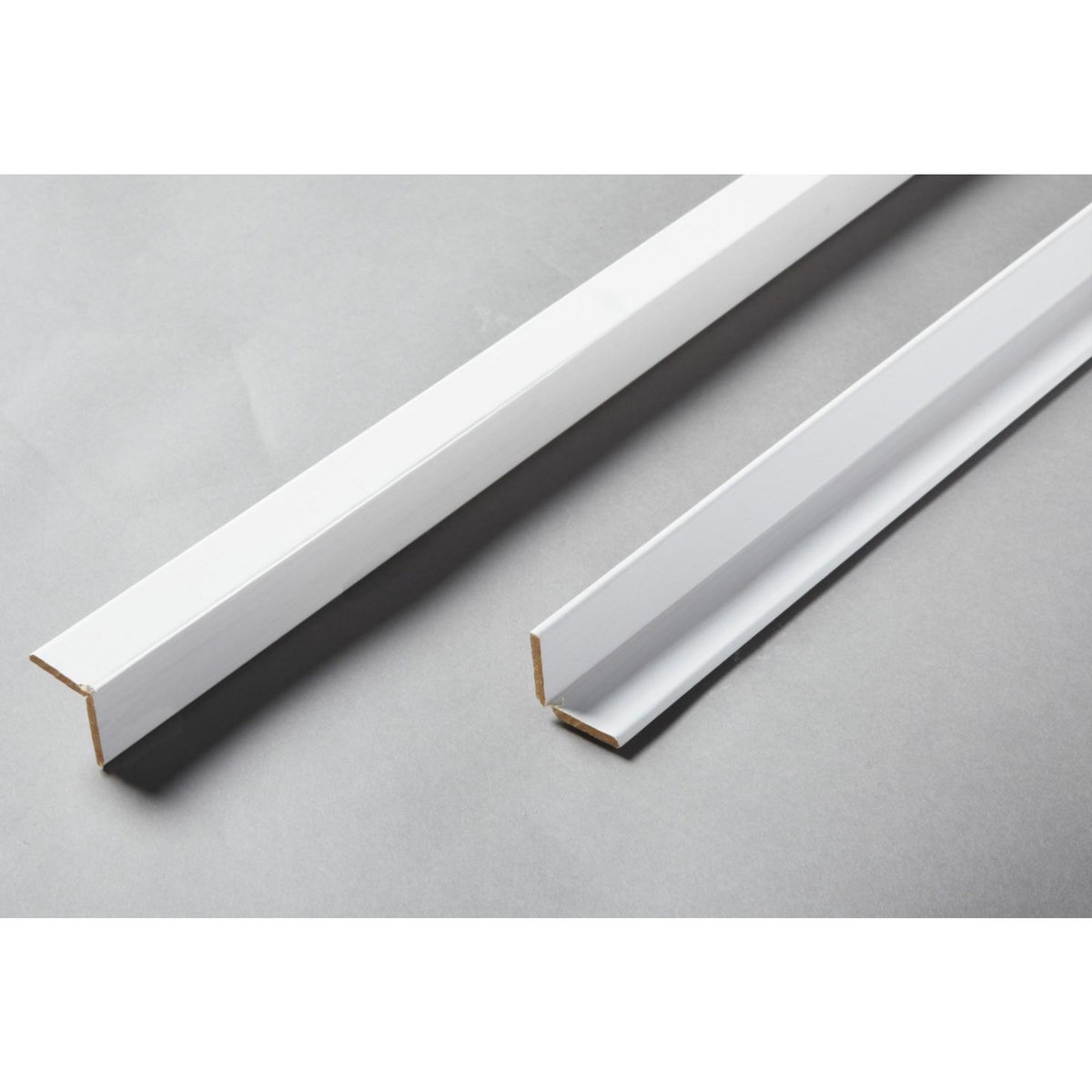 CENTRALE BRICO Angle intérieur / extérieur pour lambris revêtu 2.2 x 2.2 cm, l. 2.6 m