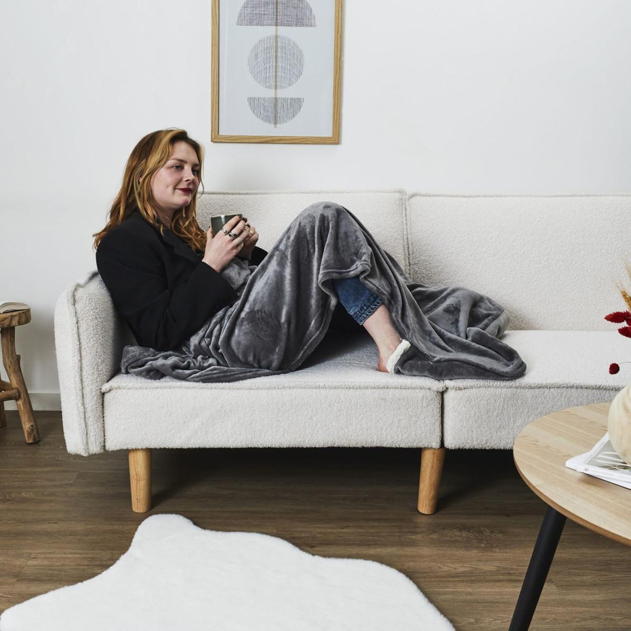 Voir la diapositive 4 : The Home Deco Factory Plaid avec poche pieds  sherpa  127x178cm gris