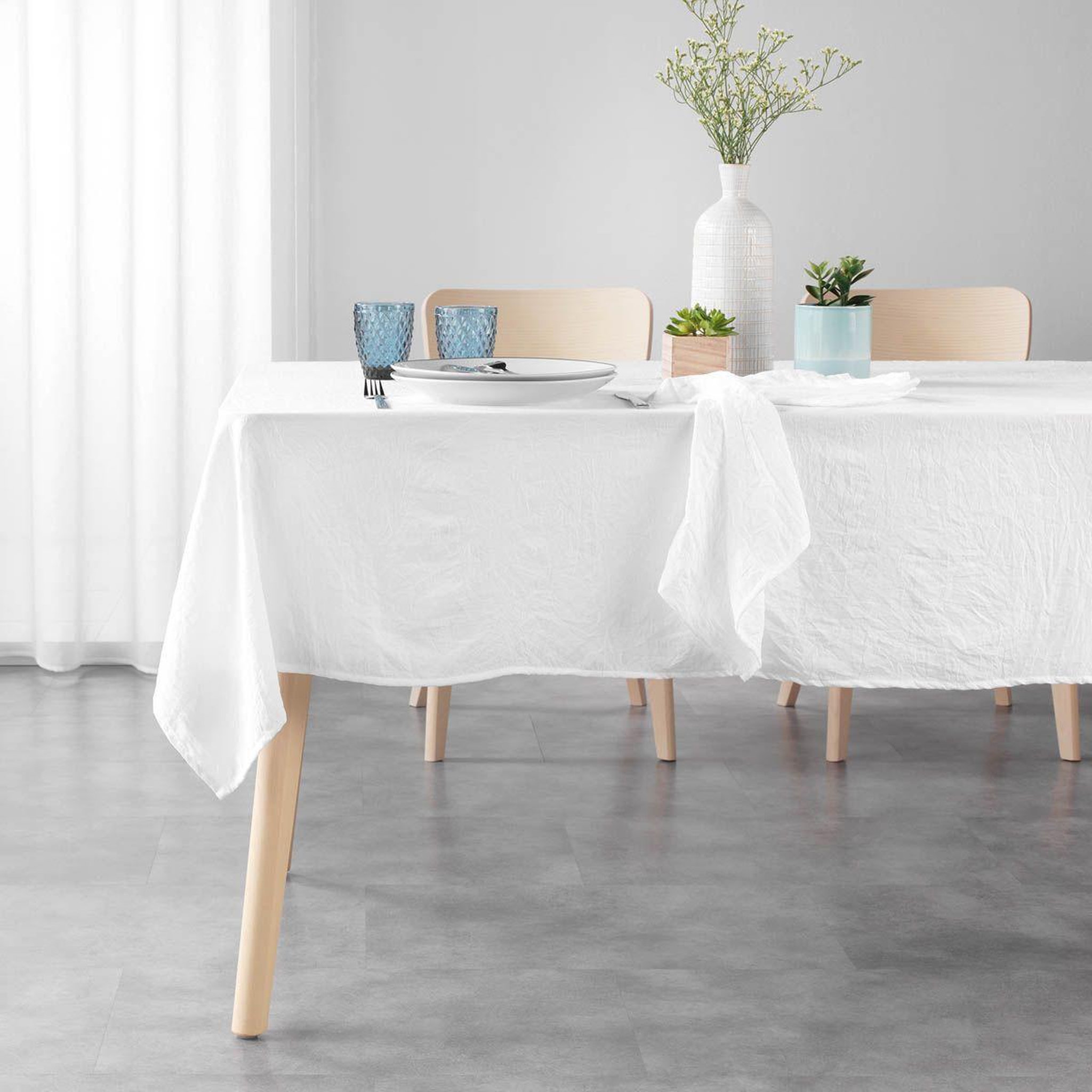 Voir la diapositive 3 : Douceur d'Intérieur Nappe microfibre  suzy  140x240cm blanc