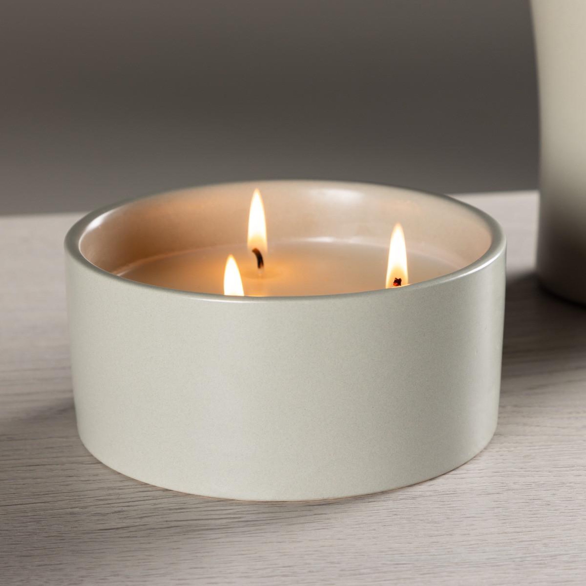 Voir la diapositive 5 : Paris Prix Bougie parfumée fraîcheur marine  douglas  750g gris clair
