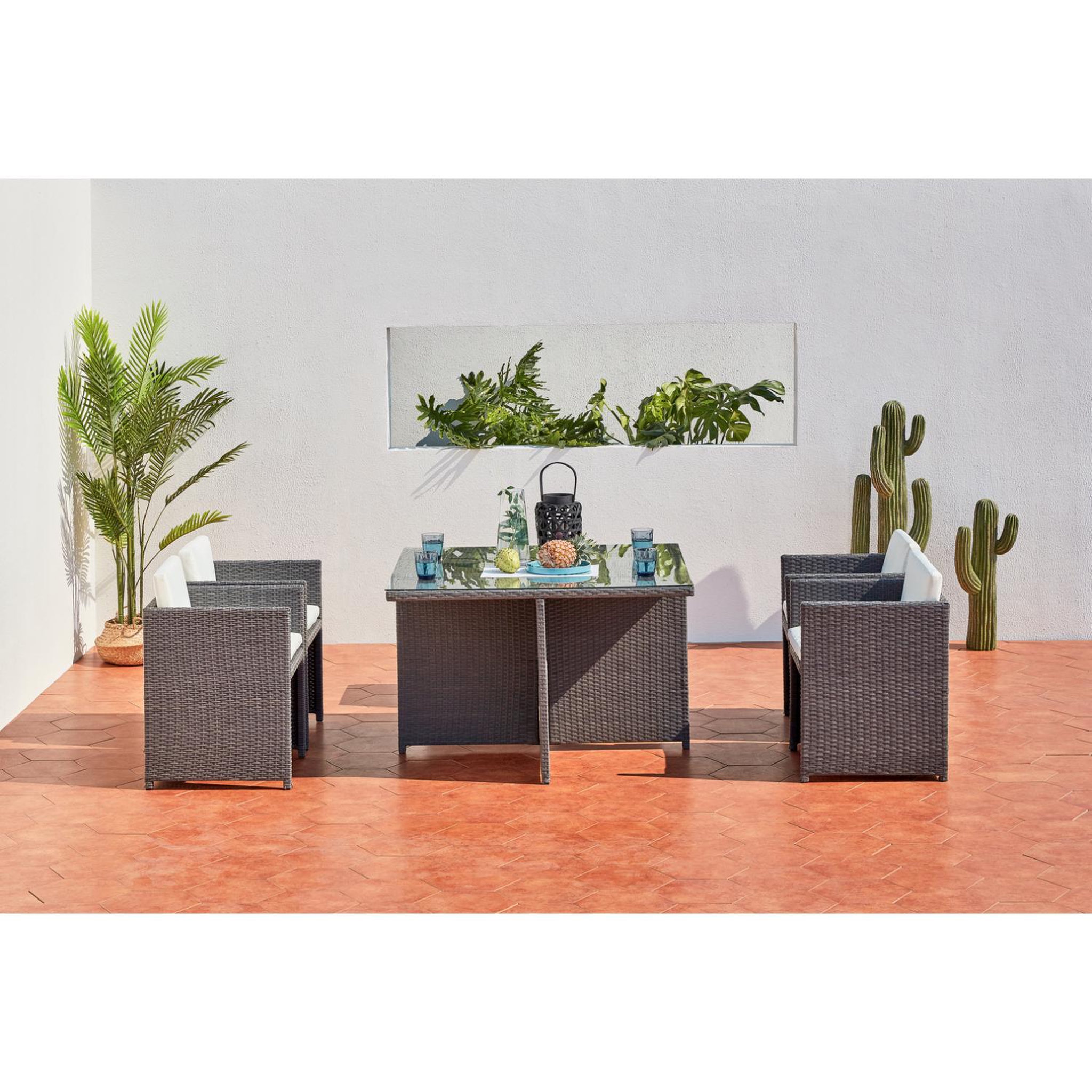Voir la diapositive 6 : CONCEPT USINE Table et chaises 4 places encastrables en résine gris-blanc miami
