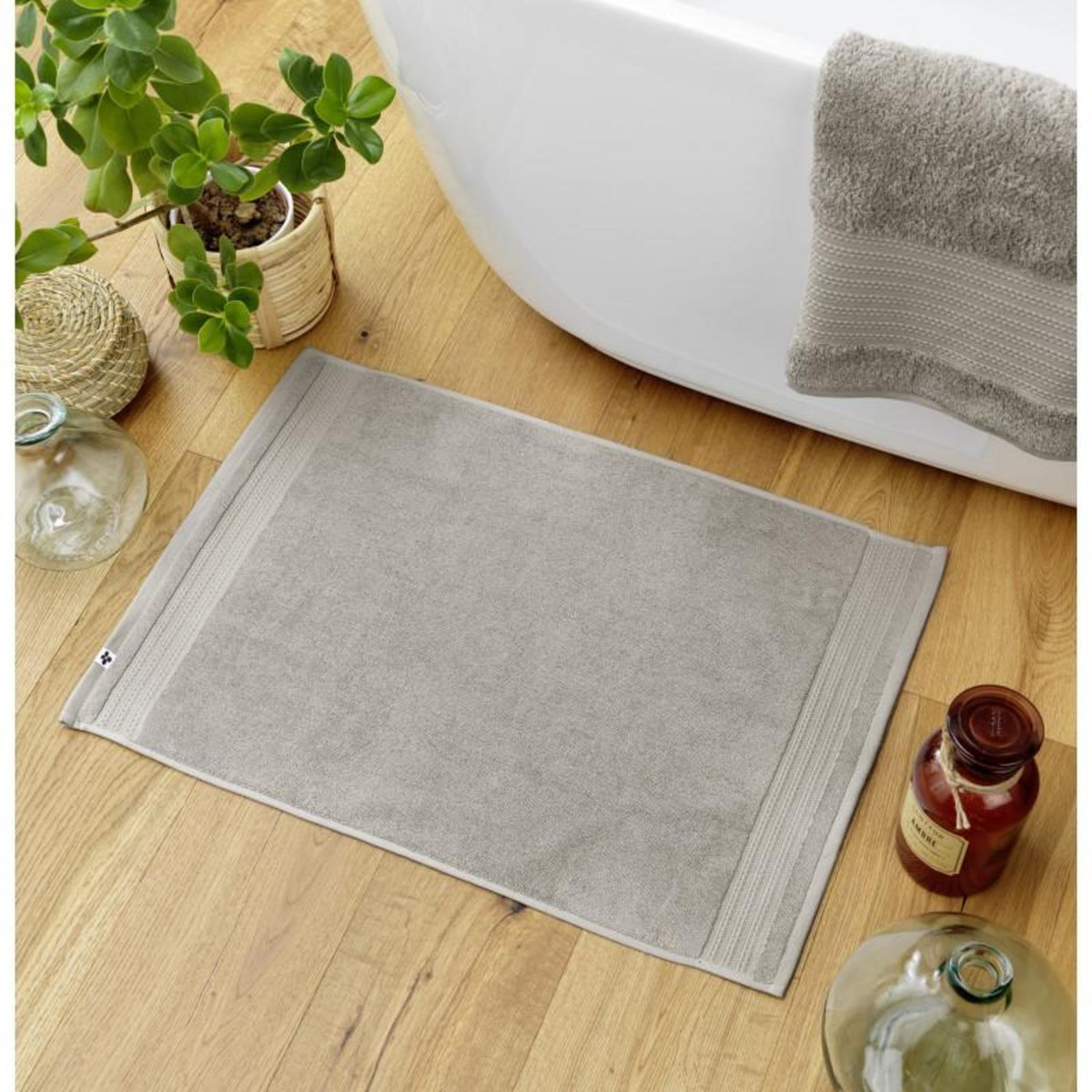 L EFFET PAPILLON Tapis de bain  Garance  50 x 70 cm / 100% Coton Bio / 600 gr/m² l'Effet Papillon -  - Tapis de bain 50 x 70 cm