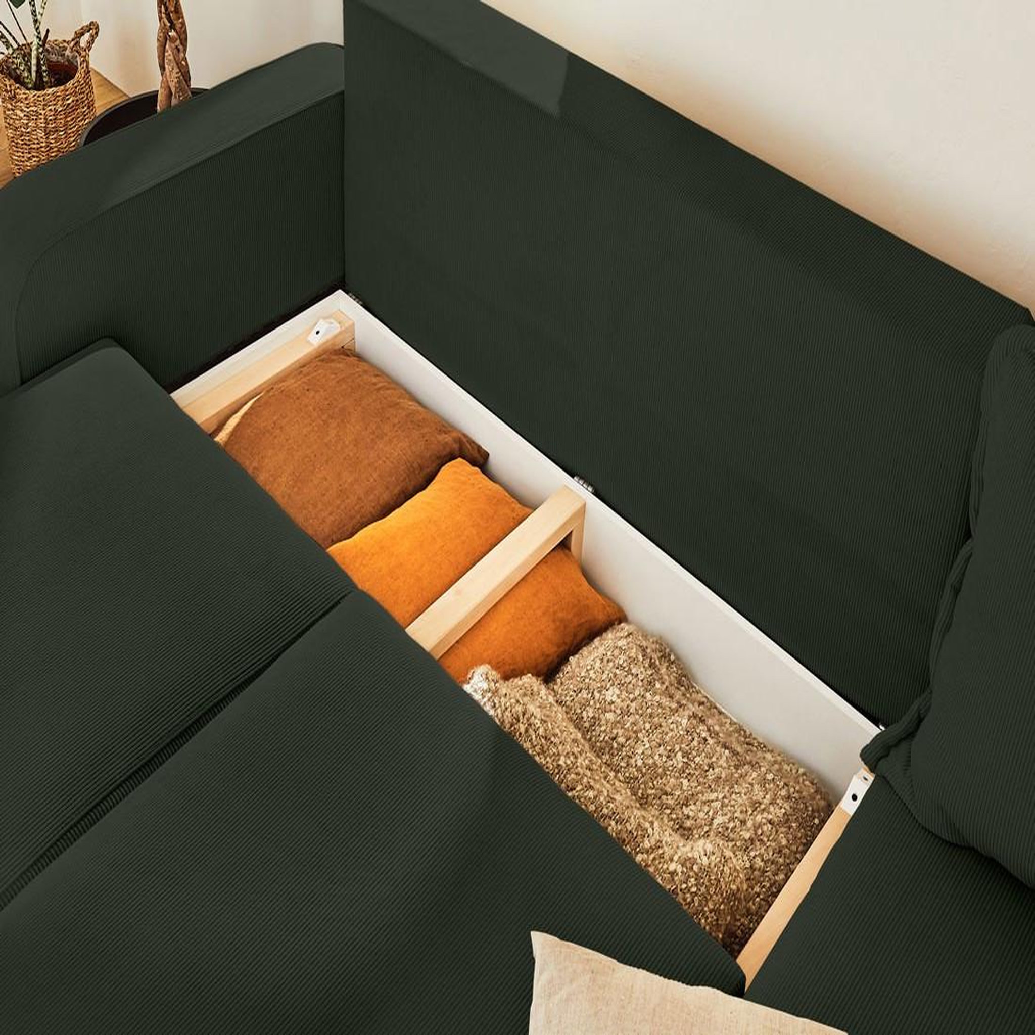 Voir la diapositive 3 : LISA DESIGN Albane - canapé d'angle droit - 4 places - convertible avec coffre - en velours côtelé