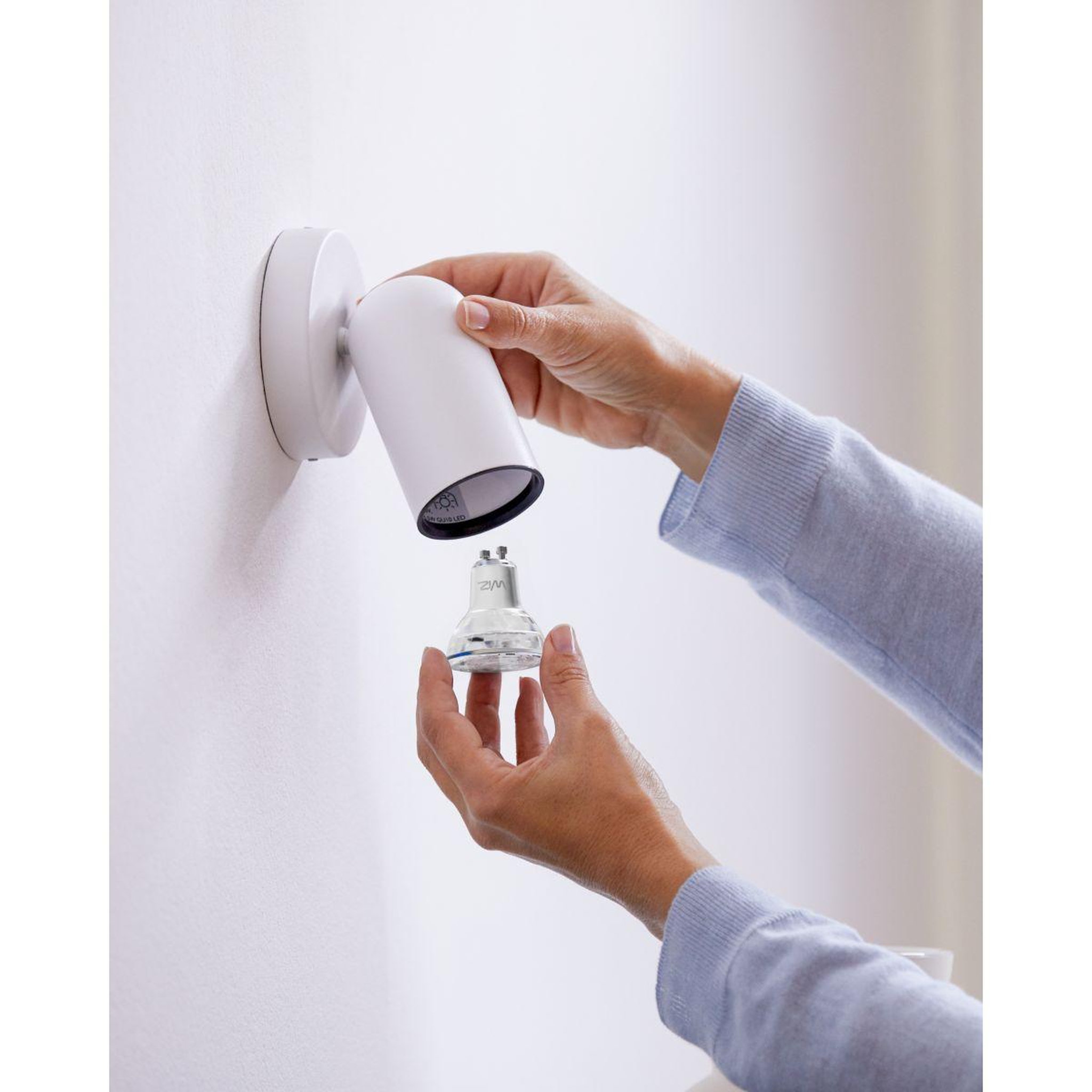 Voir la diapositive 3 : WIZ Ampoule LED connectée GU10 Couleur 50W pack de 2