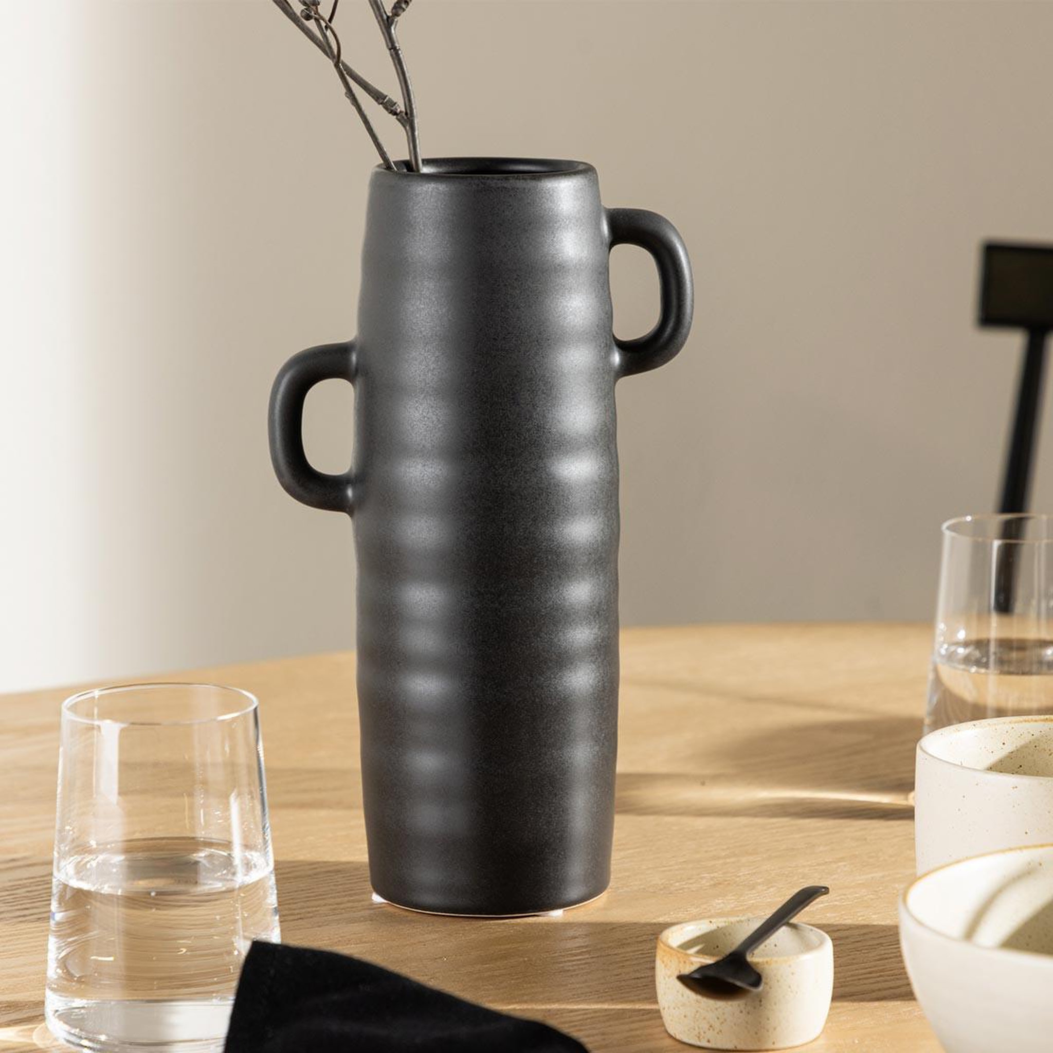 Voir la diapositive 5 : Paris Prix Vase ondulé en céramique  cent  25cm noir