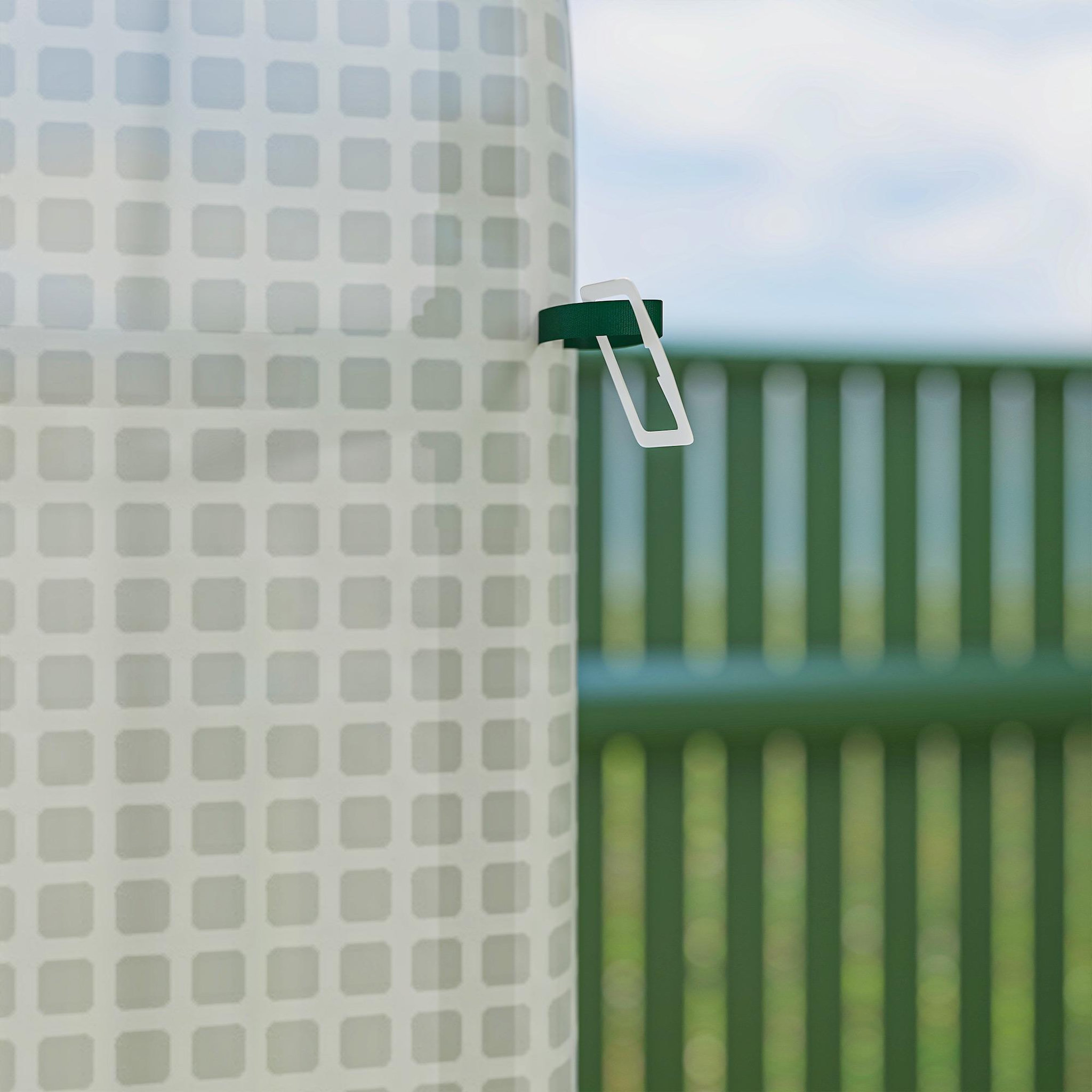 Voir la diapositive 4 : OUTSUNNY Serre de jardin 2,8 m² porte zippée 2 fenêtres acier pe blanc
