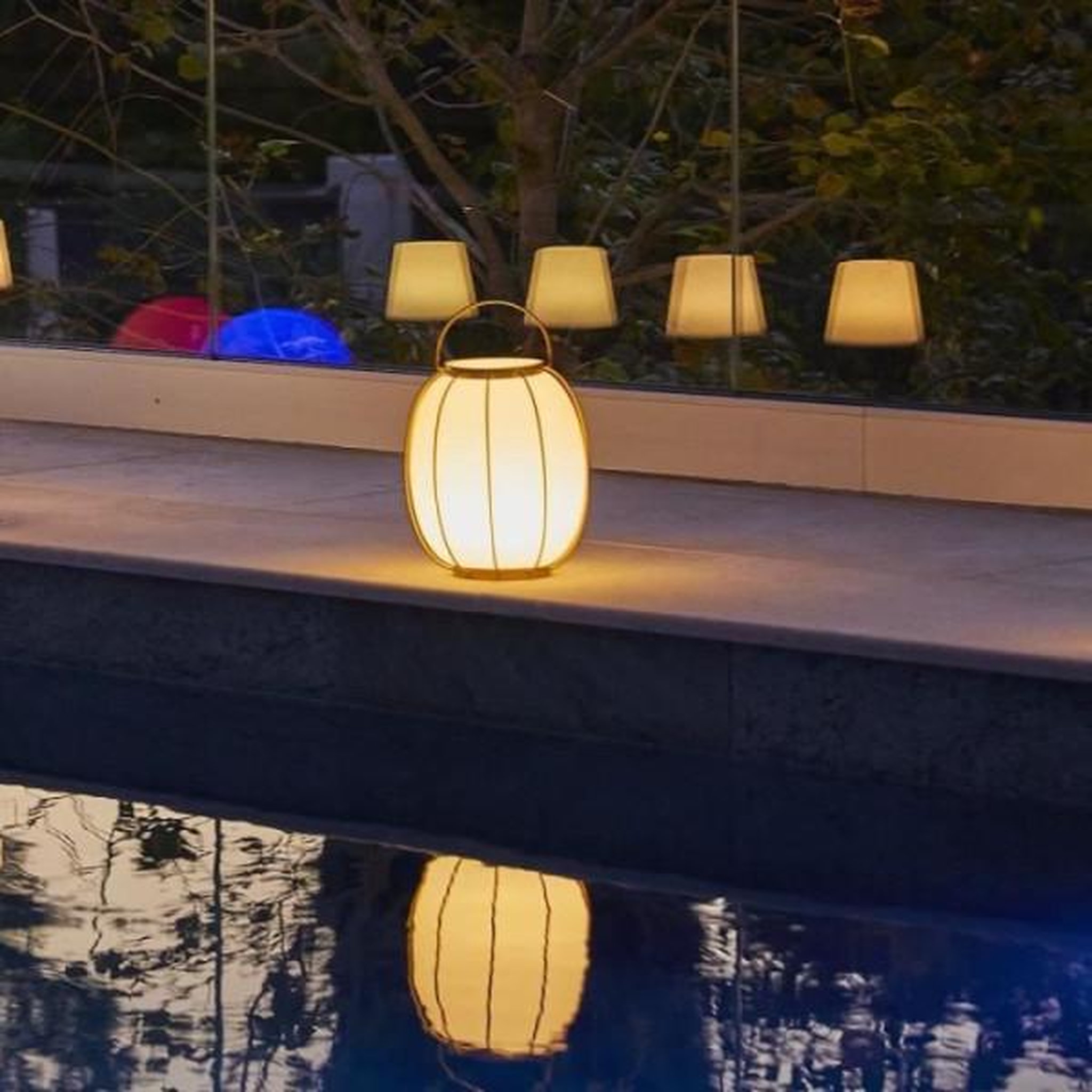 Voir la diapositive 2 : Lumisky Lampe de table sans fil - LUMISKY - TULUM - H27 cm - Poignée en métal - Doré - LED blanc chaud et blanc froid