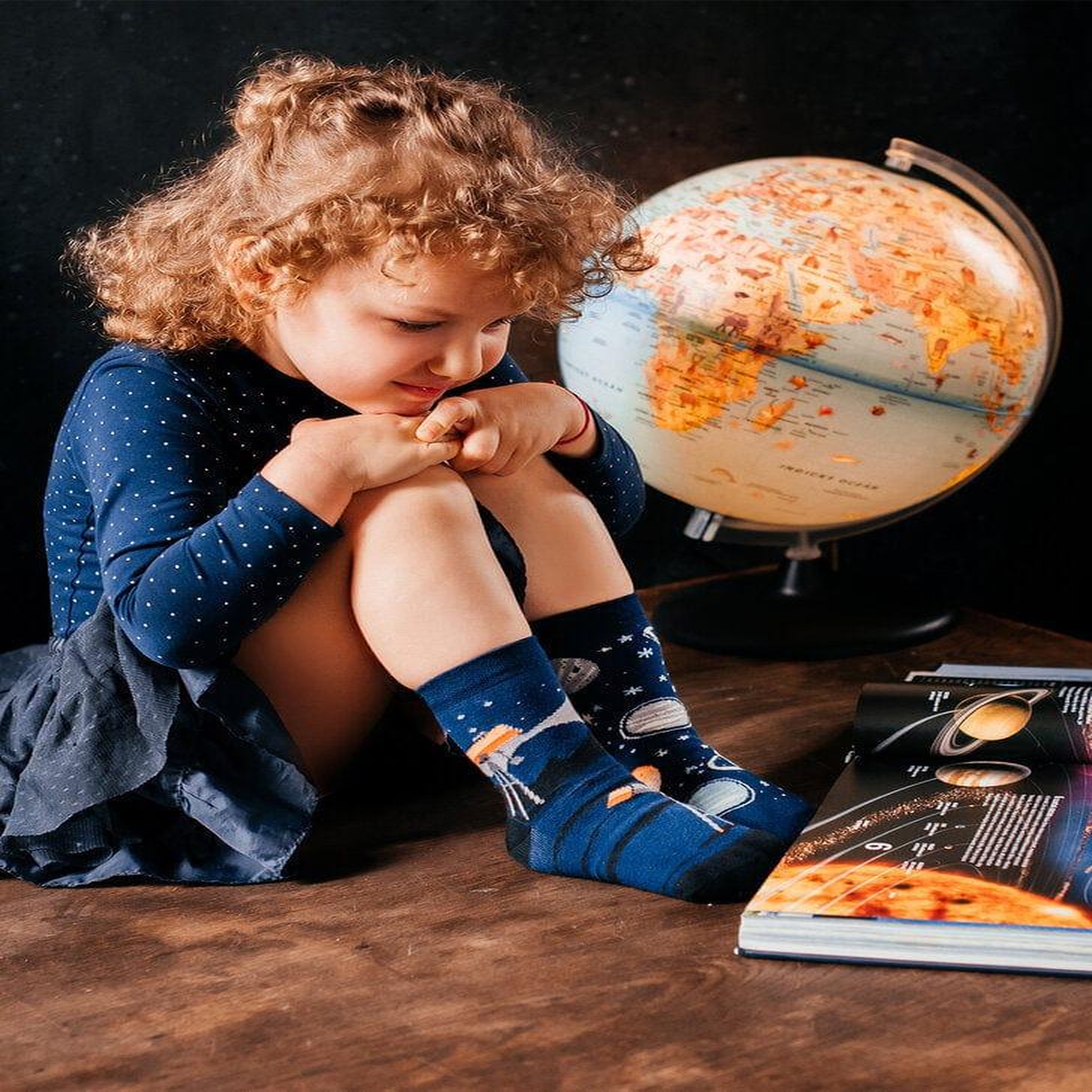 Voir la diapositive 2 : DEDOLES Chaussettes enfants univers profond