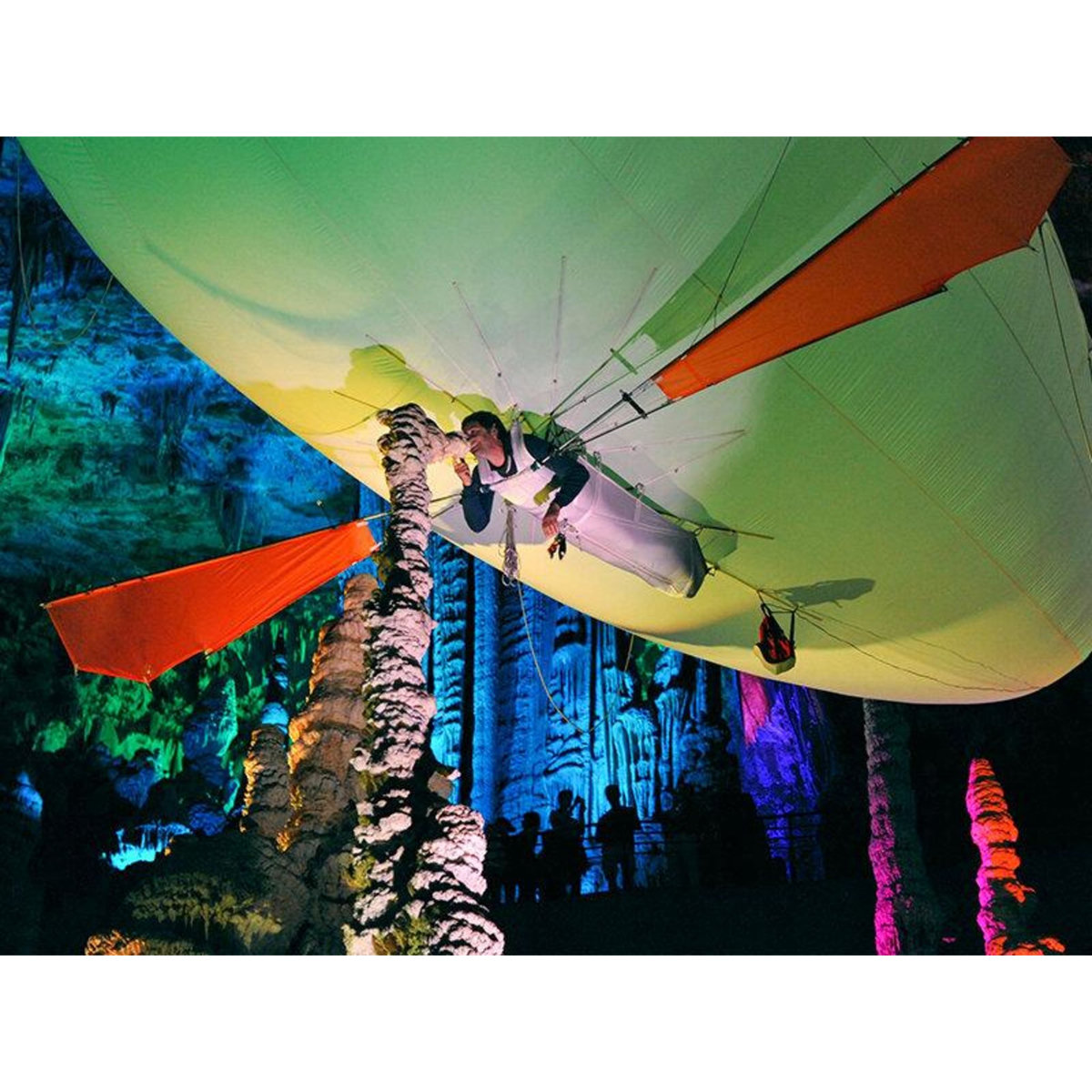 Smartbox Vol féerique de 20 min pour 2 en aéroplume dans la grotte de la Salamandre près d'Alès - Coffret Cadeau Sport & Aventure