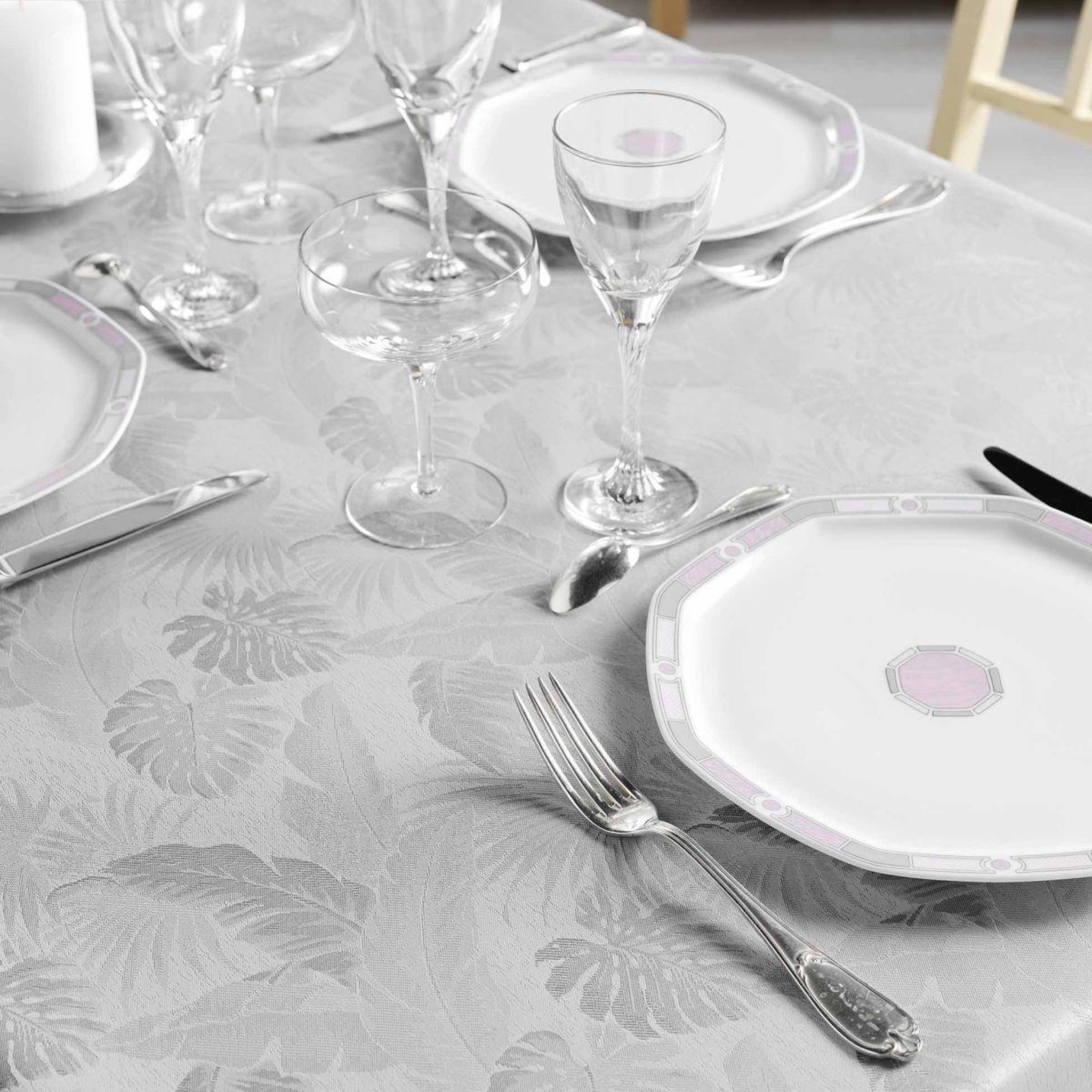 Voir la diapositive 2 : Douceur d'Intérieur Nappe jacquard imprimé  enola  140x250cm gris