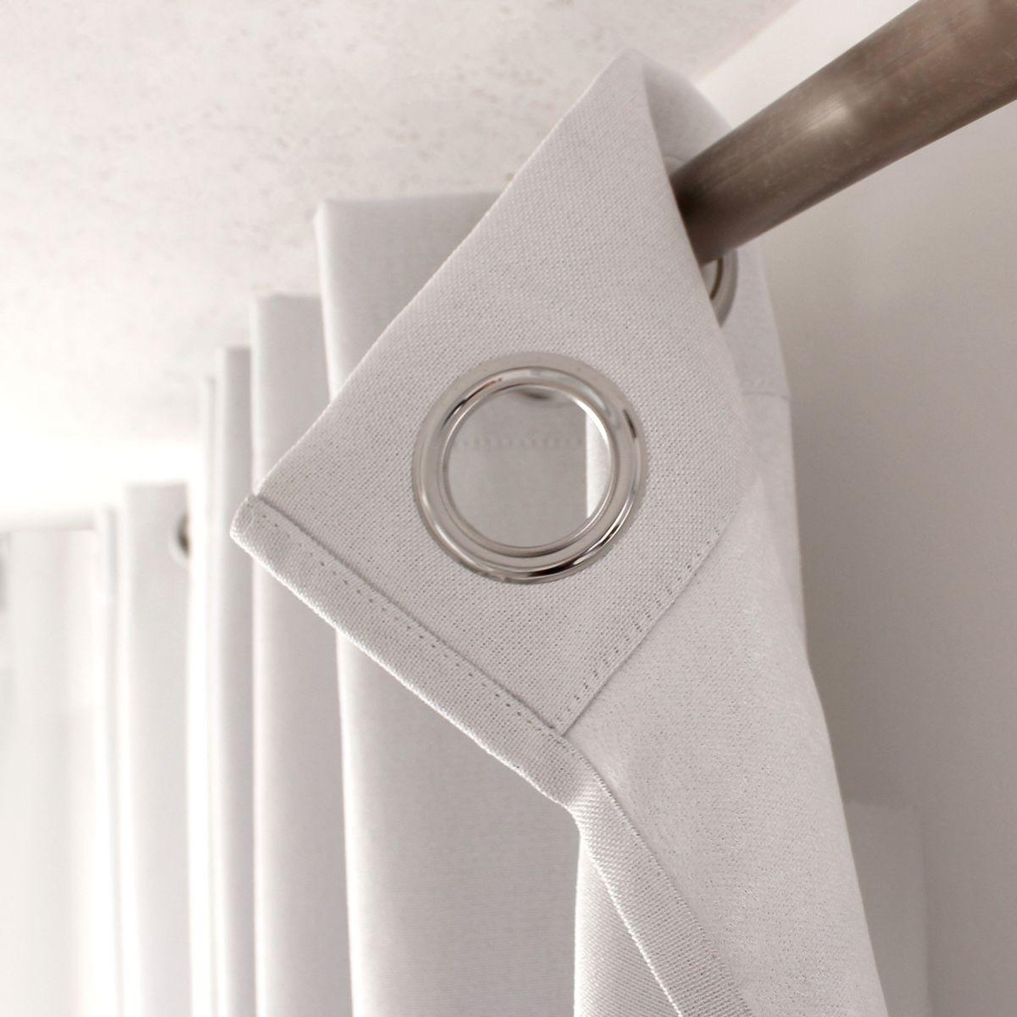 Voir la diapositive 2 : ENJOY HOME Rideau occultant isolant  floppy  140x240cm blanc