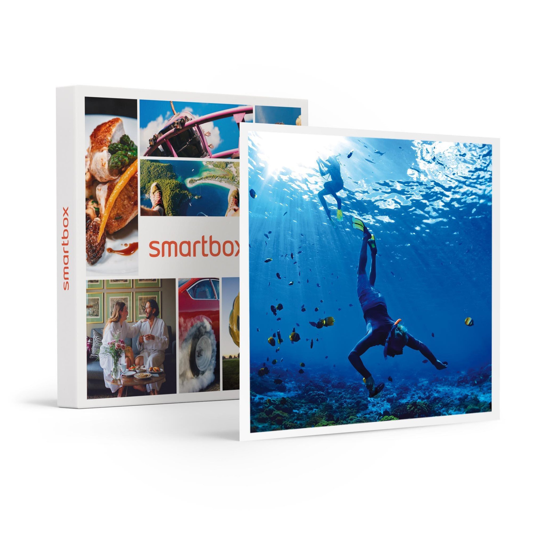 Voir la diapositive 1 : Smartbox Randonnée palmée snorkeling en famille avec verre de l'amitié au départ d'Ajaccio - Coffret Cadeau Sport & Aventure