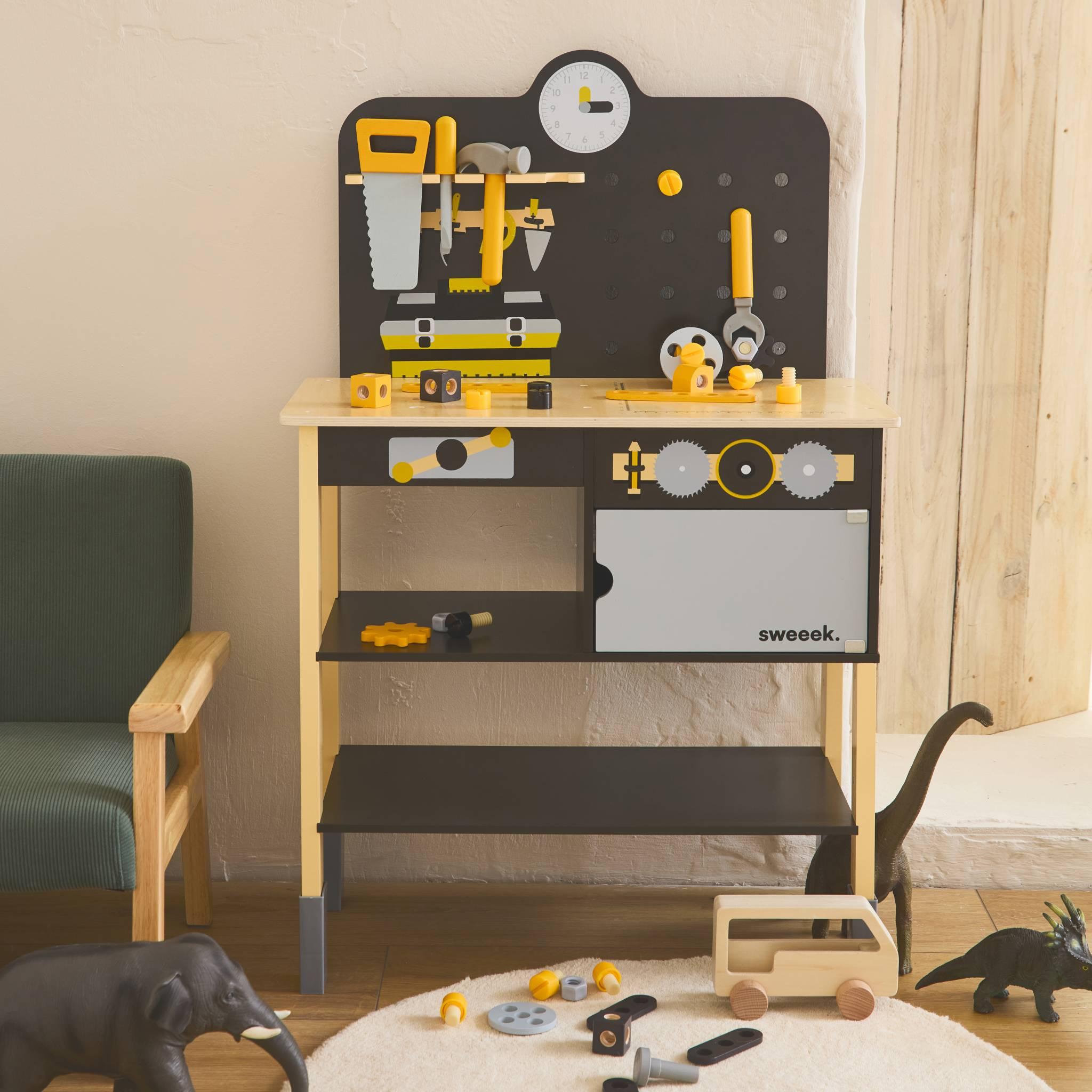Voir la diapositive 2 : SWEEEK Etabli en bois pour enfant avec 53 accessoires